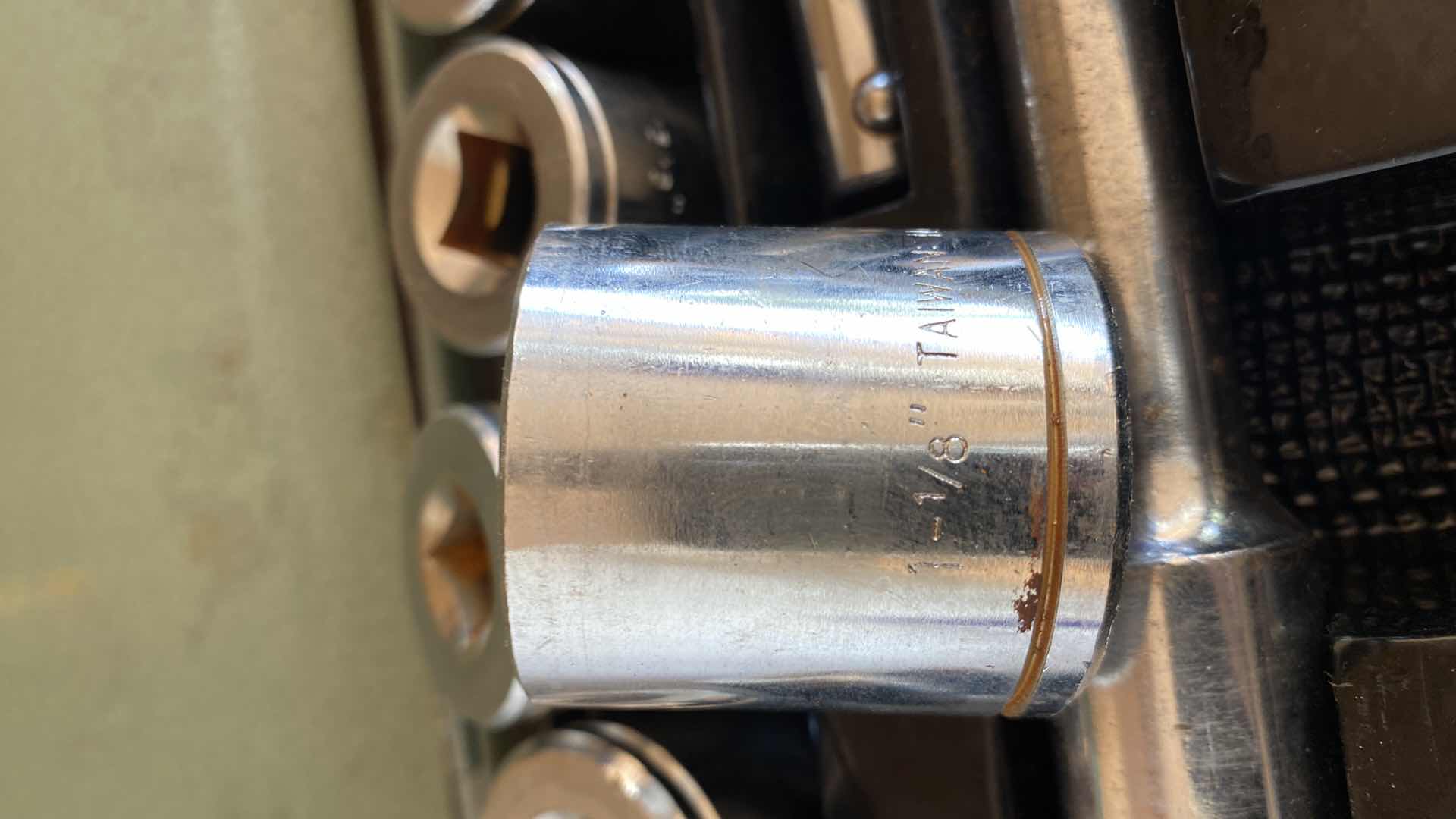 Photo 1 of LARGE RATCHET SET