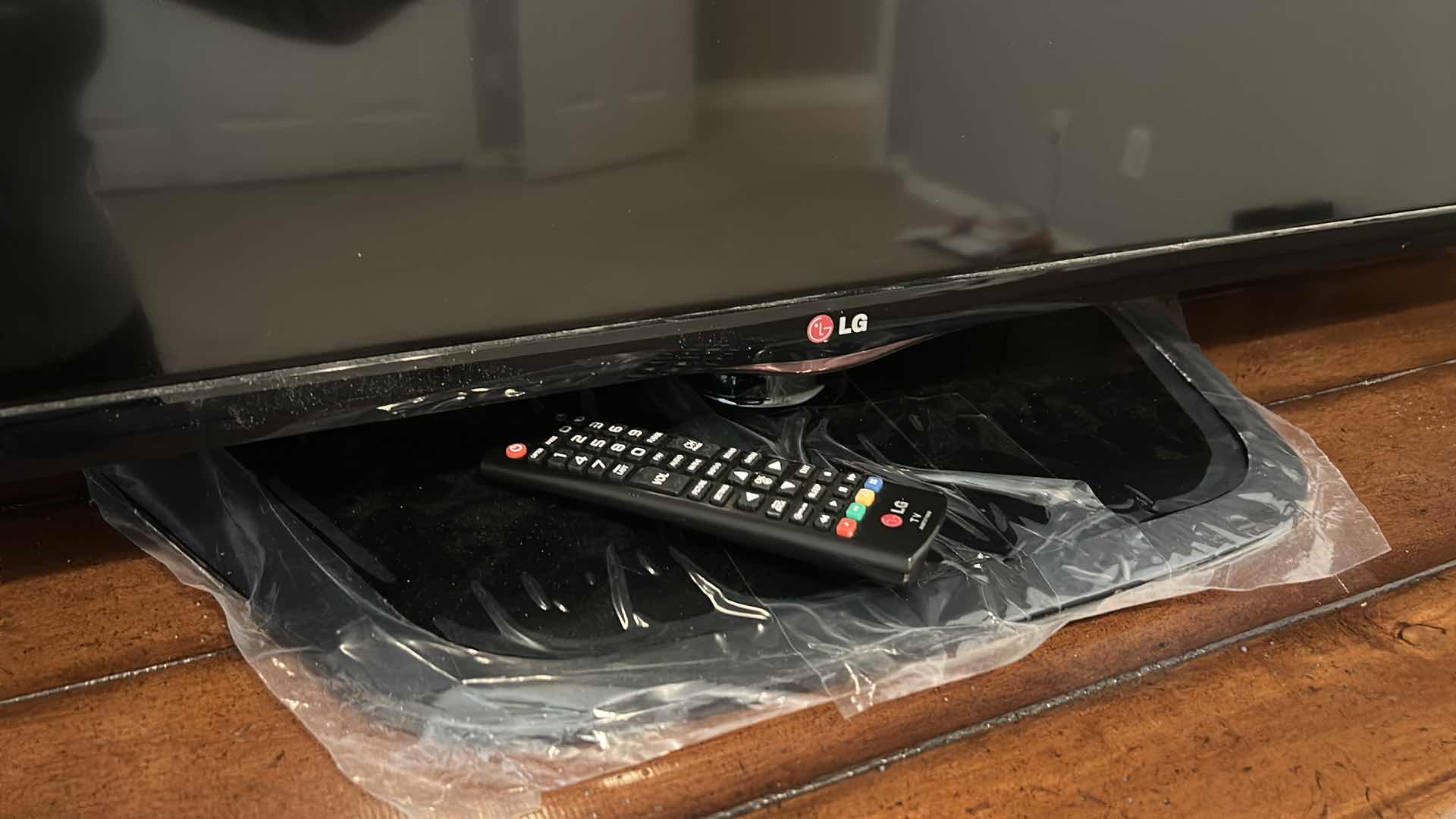 Photo 1 of 47” LG FLAT SCREEN TV WITH REMOTE