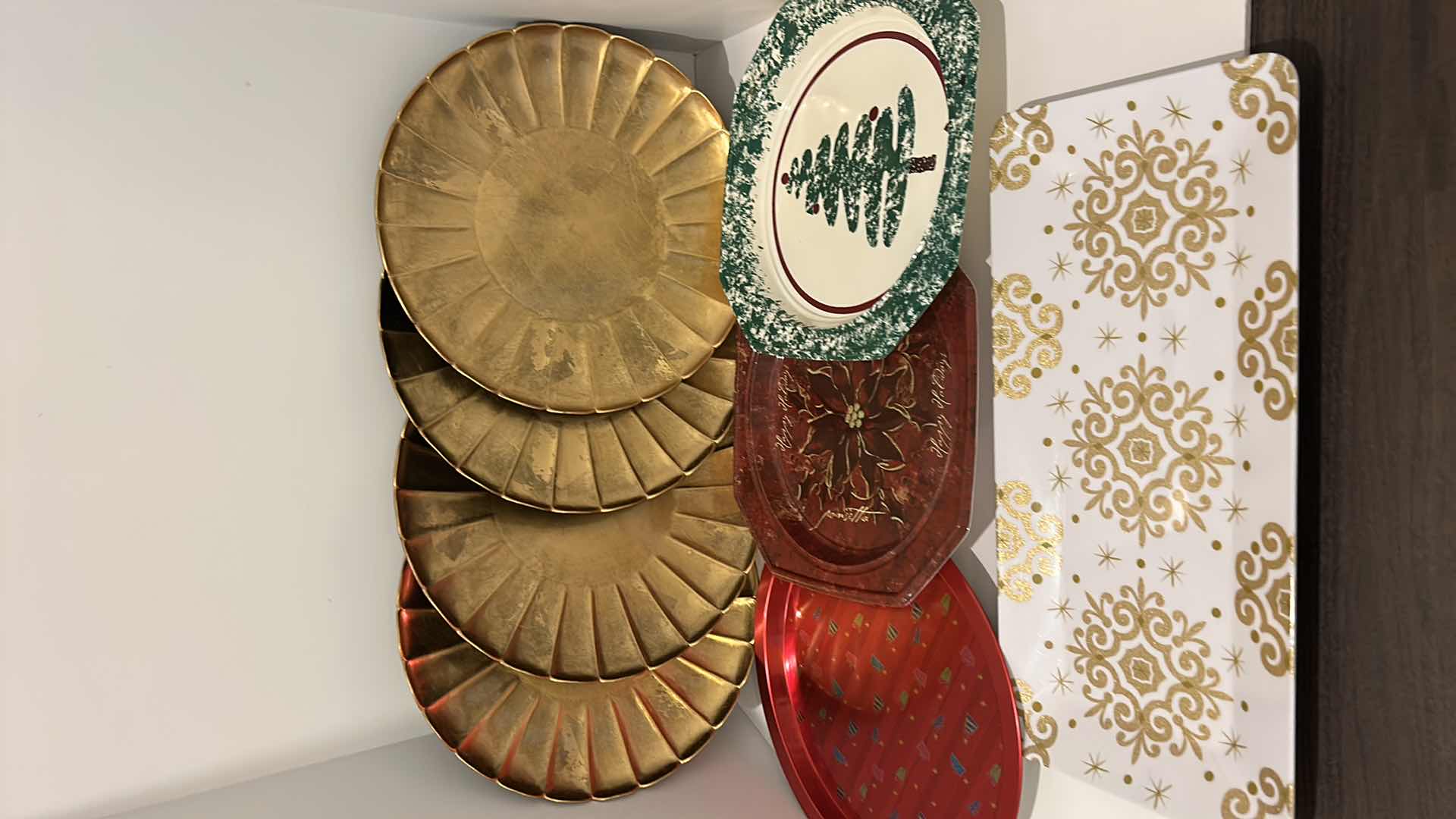 Photo 1 of 4 GOLD CHARGERS AND 4 HOLIDAY TRAYS