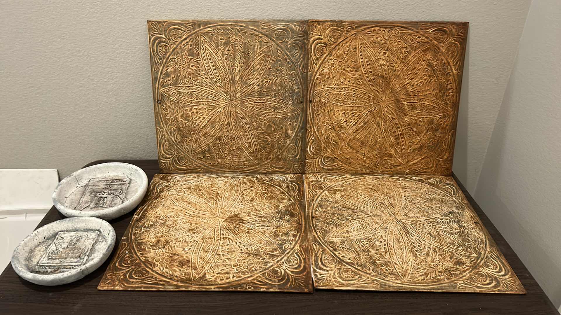 Photo 3 of 6 PIECE OUTDOOR DECOR ASSORTMENT, TINS 18.5” x 18.5”