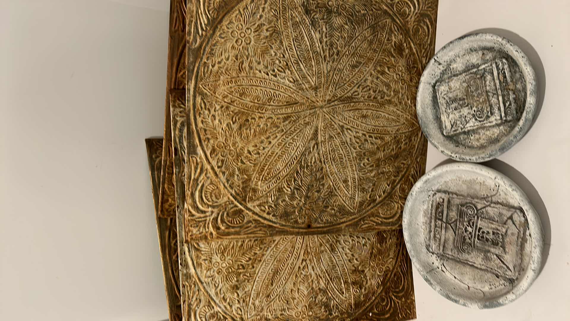 Photo 4 of 6 PIECE OUTDOOR DECOR ASSORTMENT, TINS 18.5” x 18.5”