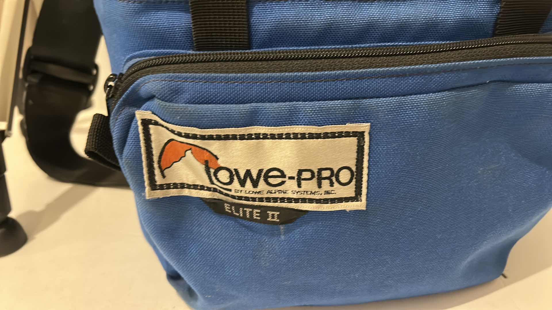 Photo 3 of TRI POD AND CAMERA BAG