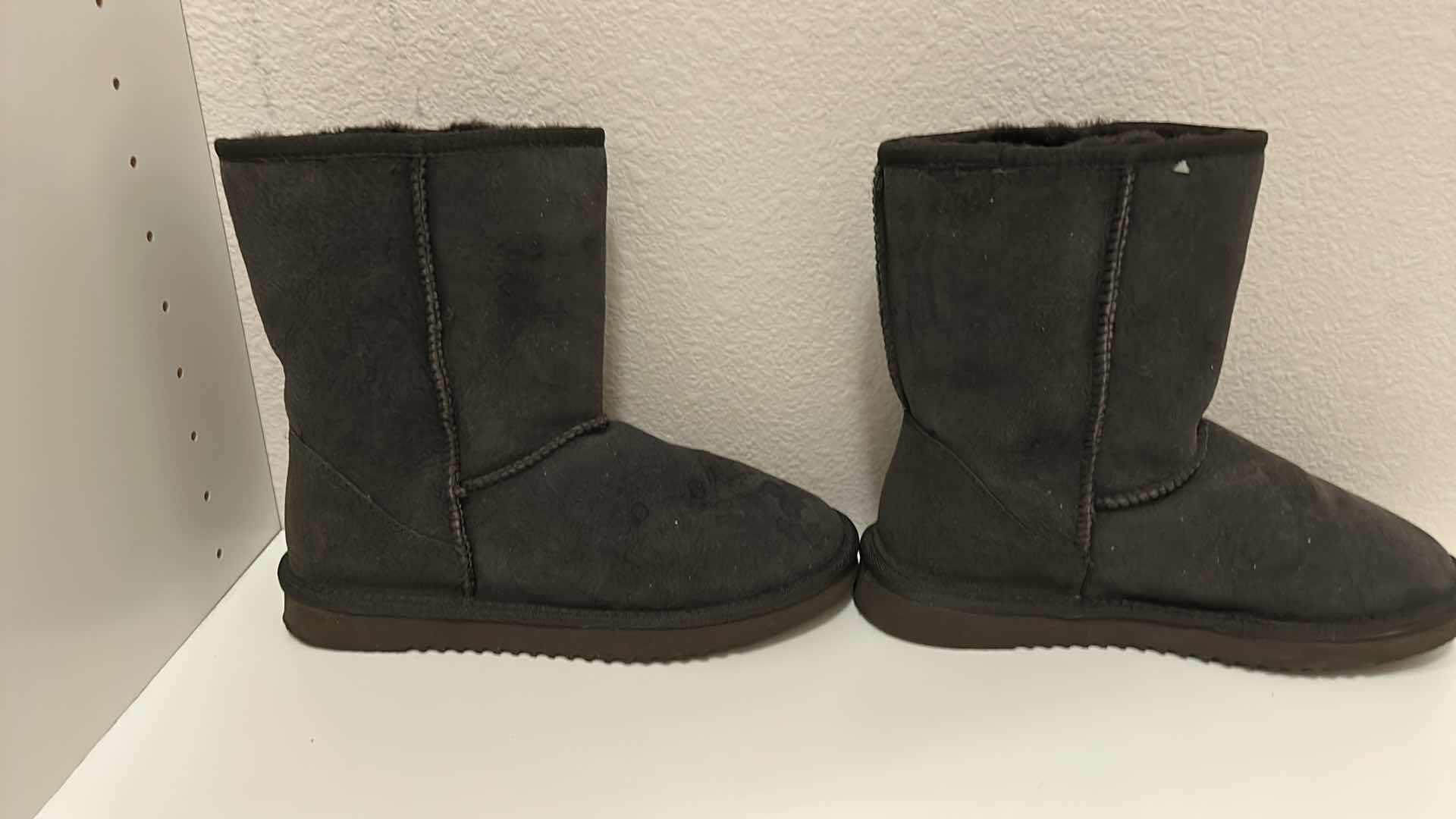 Photo 6 of 3 PAIRS OF WOMENS SNOW BOOTS AND SHOES SIZE 7.5