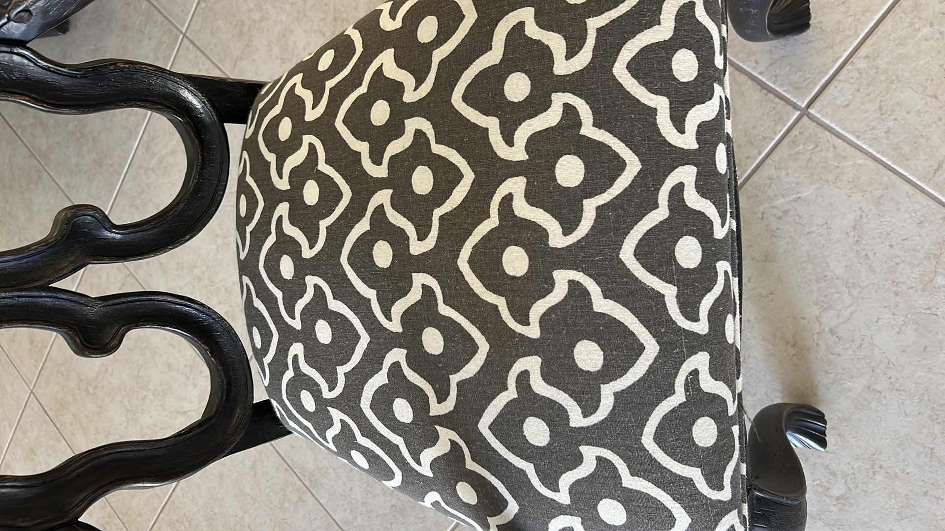 Photo 7 of STANLEY BLACK RUSTICA 64” ROUND TABLE WITH FOUR CHAIRS ESTIMATED VALUE $5245