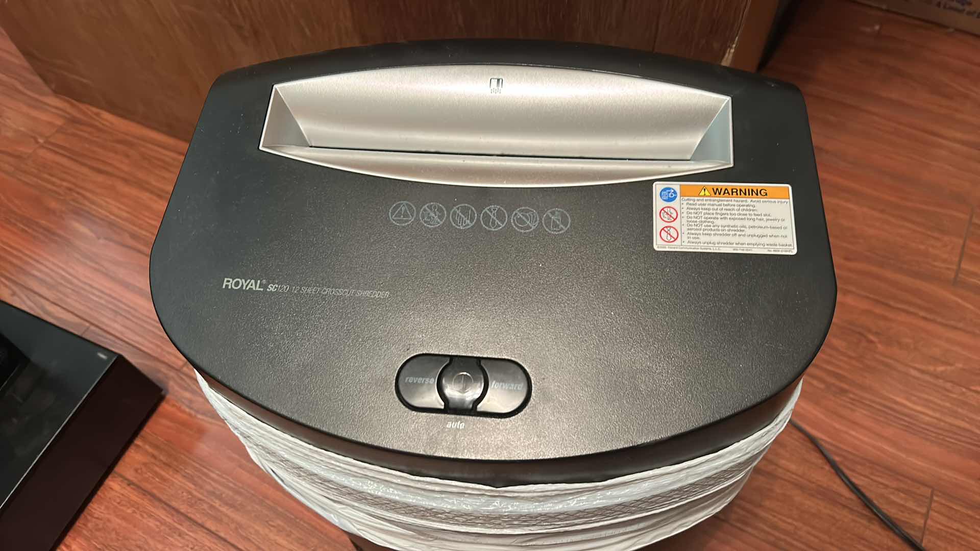 Photo 1 of ROYAL SC120 12 SHEET PAPER SHREDDER