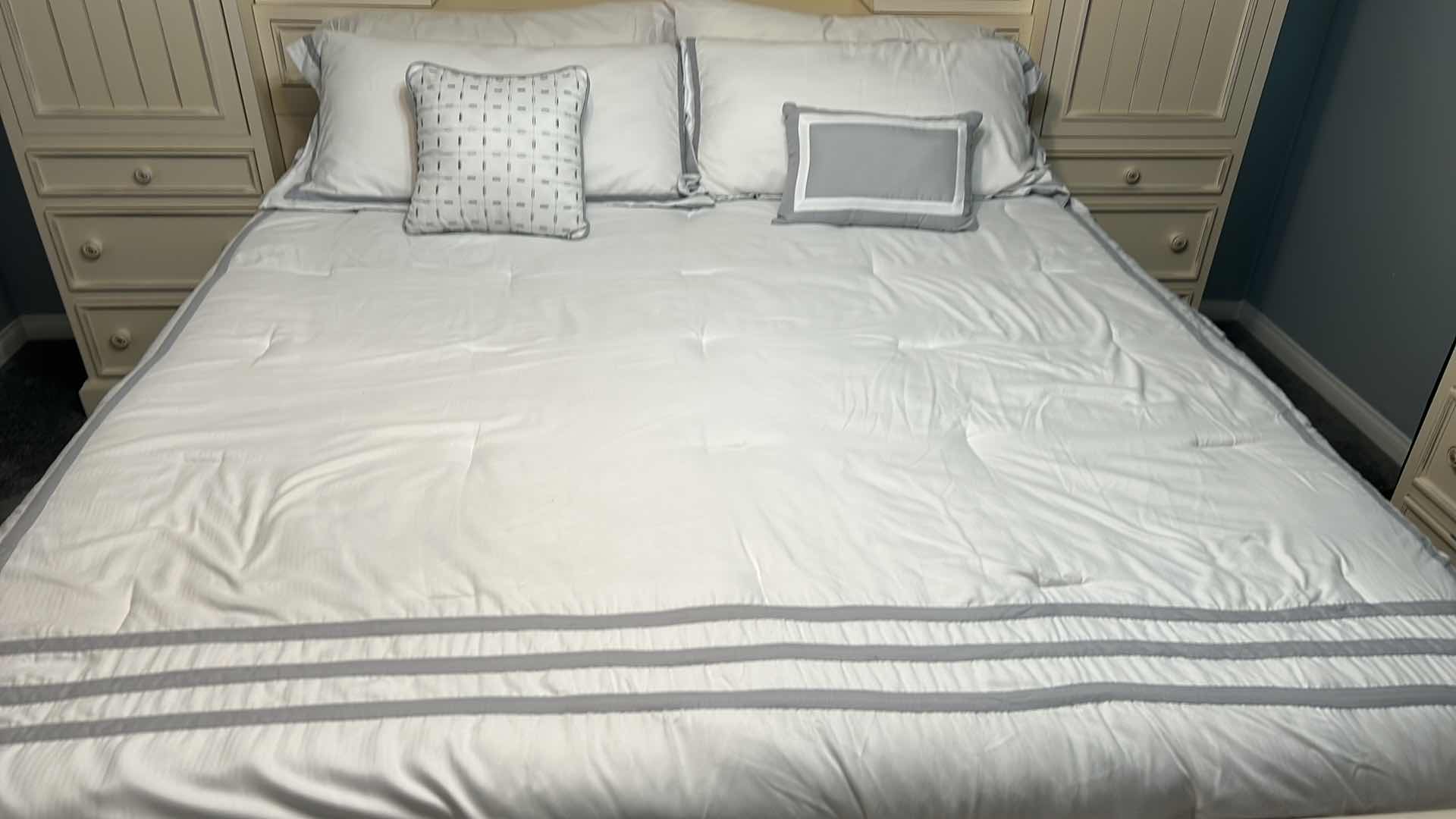 Photo 1 of KING COMFORTER SET WITH BEDSKIRT (FURNITURE SOLD SEPARATELY)