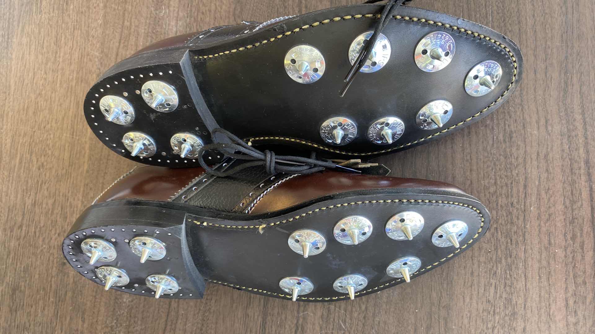 Photo 2 of MENS GOLF SHOES SIZE APPROX 10 OR 11 NO INSOLES