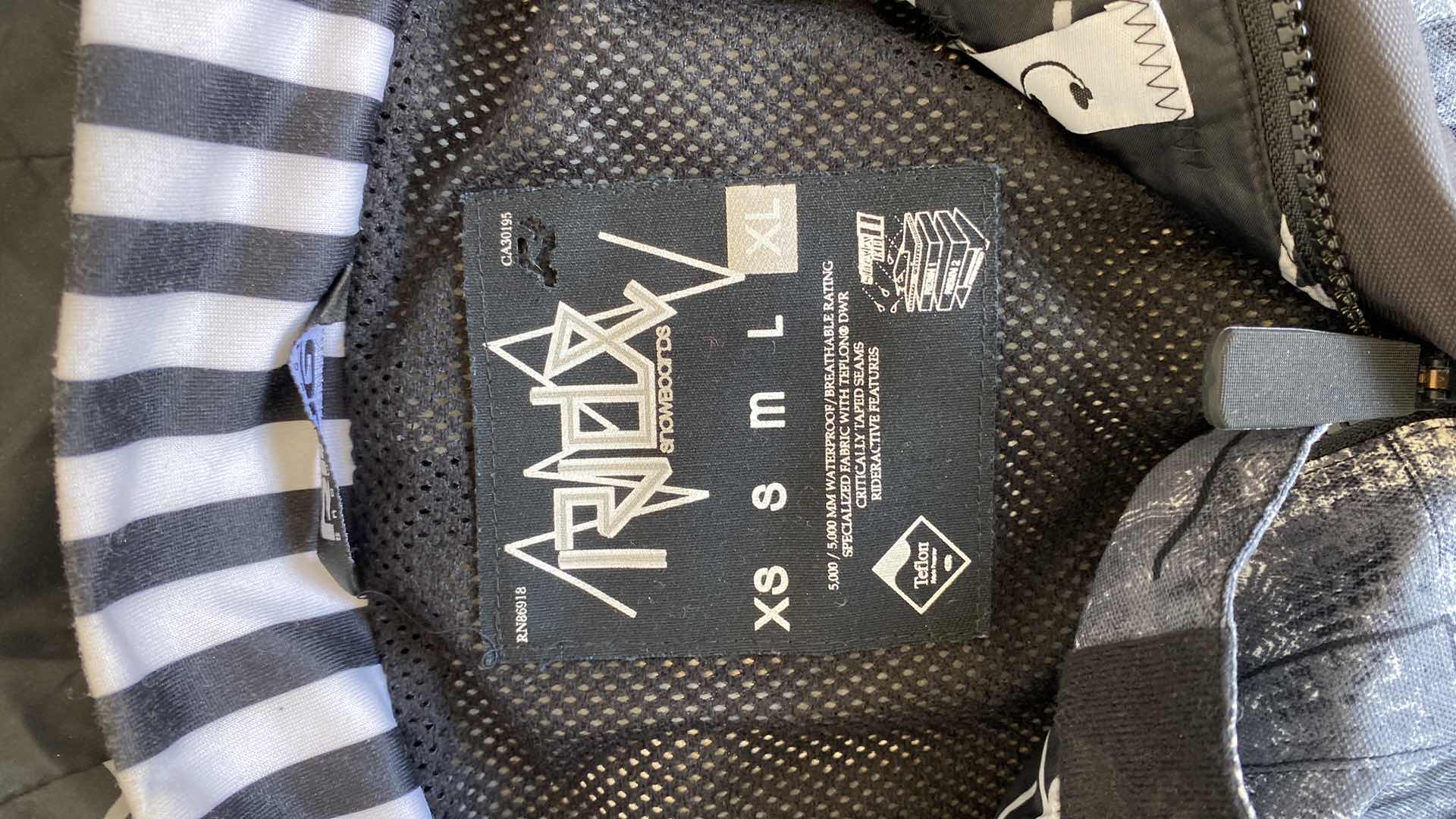 Photo 1 of 2 MENS JACKETS PRINT SIZE XL  BLACK SIZE MEDIUM