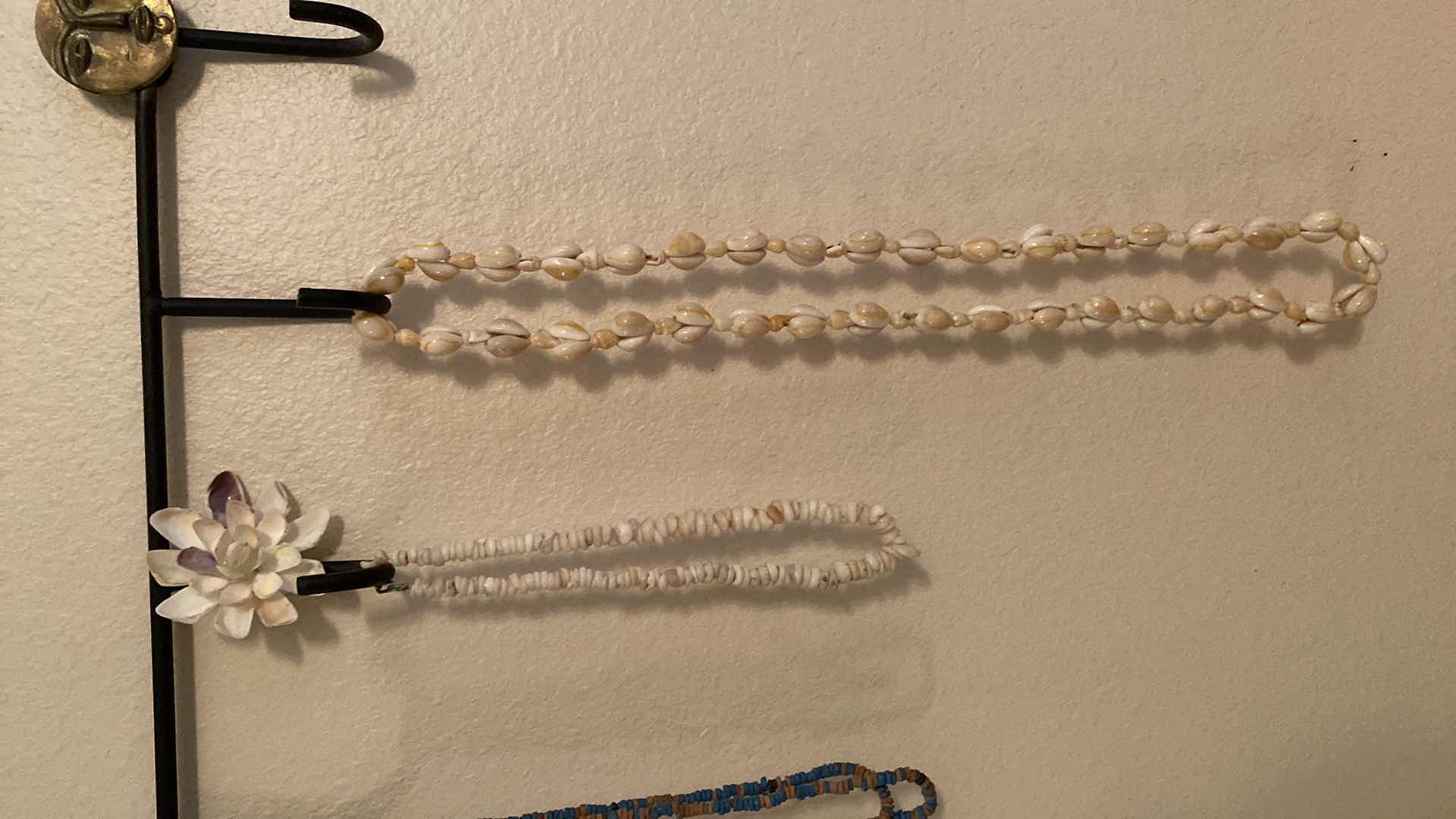 Photo 3 of NECKLACES WITH HOLDER