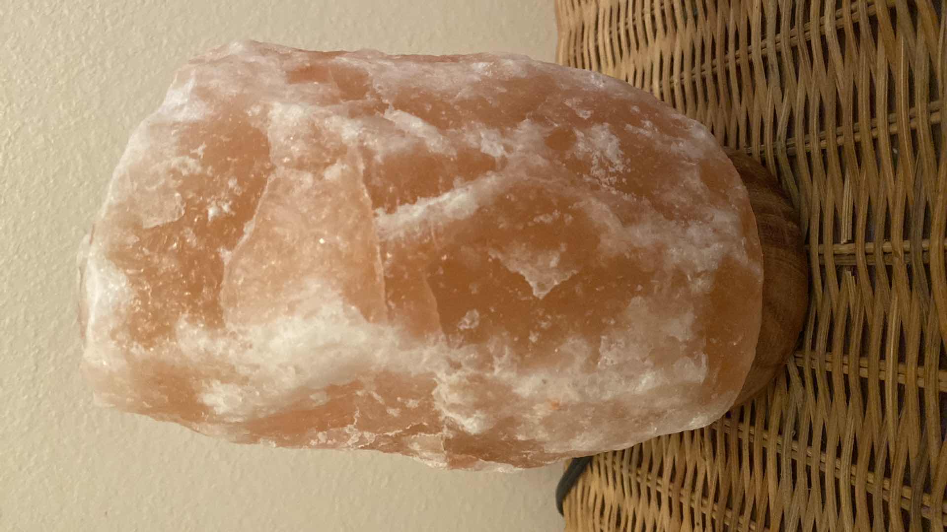 Photo 1 of PINK HIMALAYAN SALT LAMP H8.5”