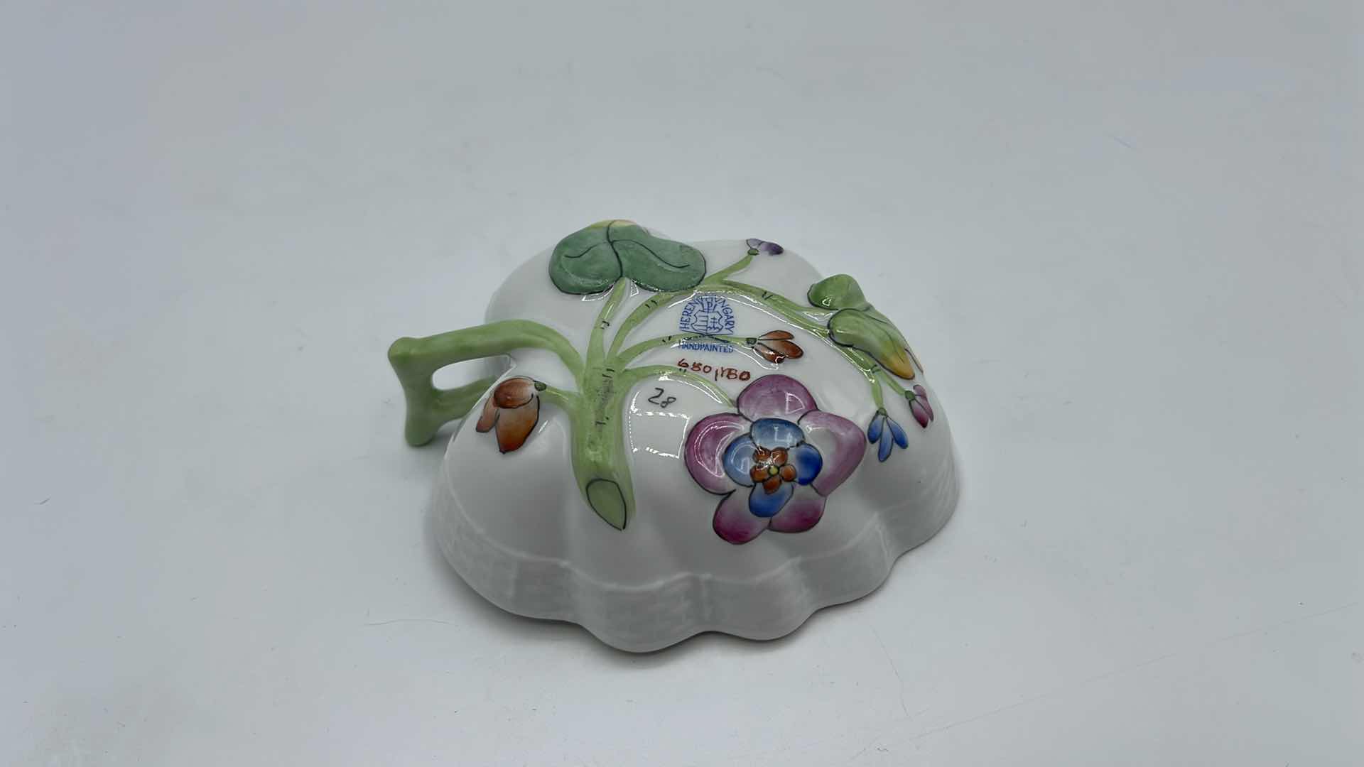 Photo 1 of VINTAGE HEREND HAND PAINTED BOUQUET GREEN/WHITE PORCELAIN LEAF DISH 4” #680/YBO