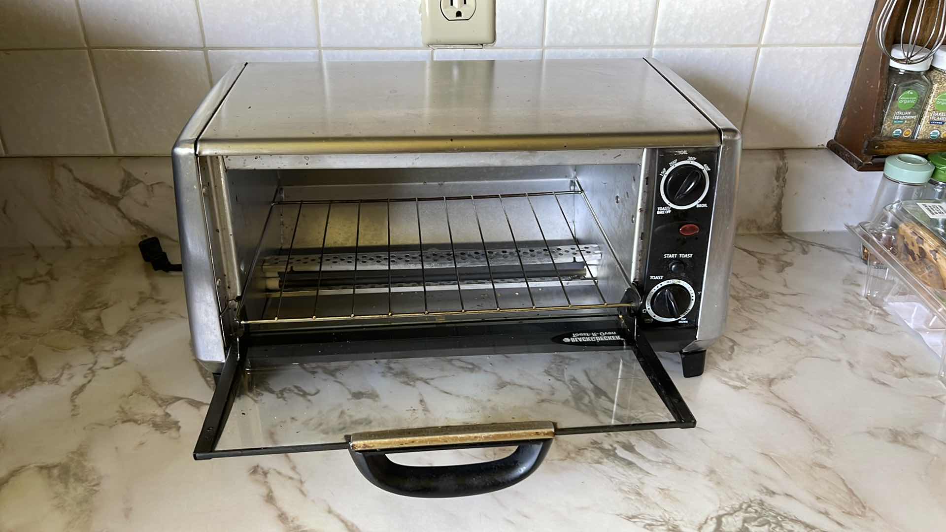 Photo 1 of BLACK AND DECKER TOASTER OVEN W/ HAMILTON BEACH COFFEEPOT