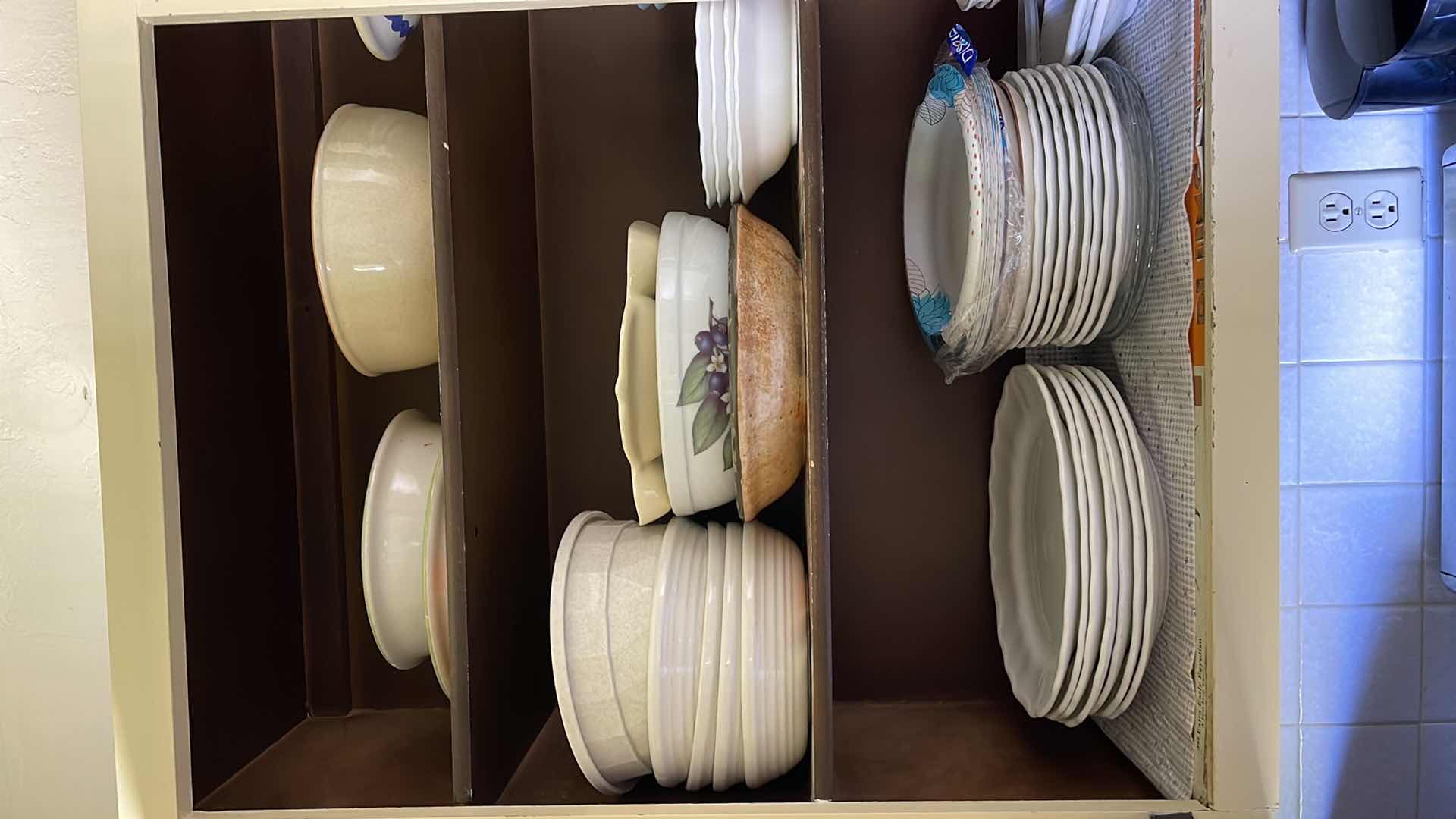 Photo 1 of CONTENTS OF CUPBOARD, PLATES, BOWLS AND PLASTIC STORAGE
