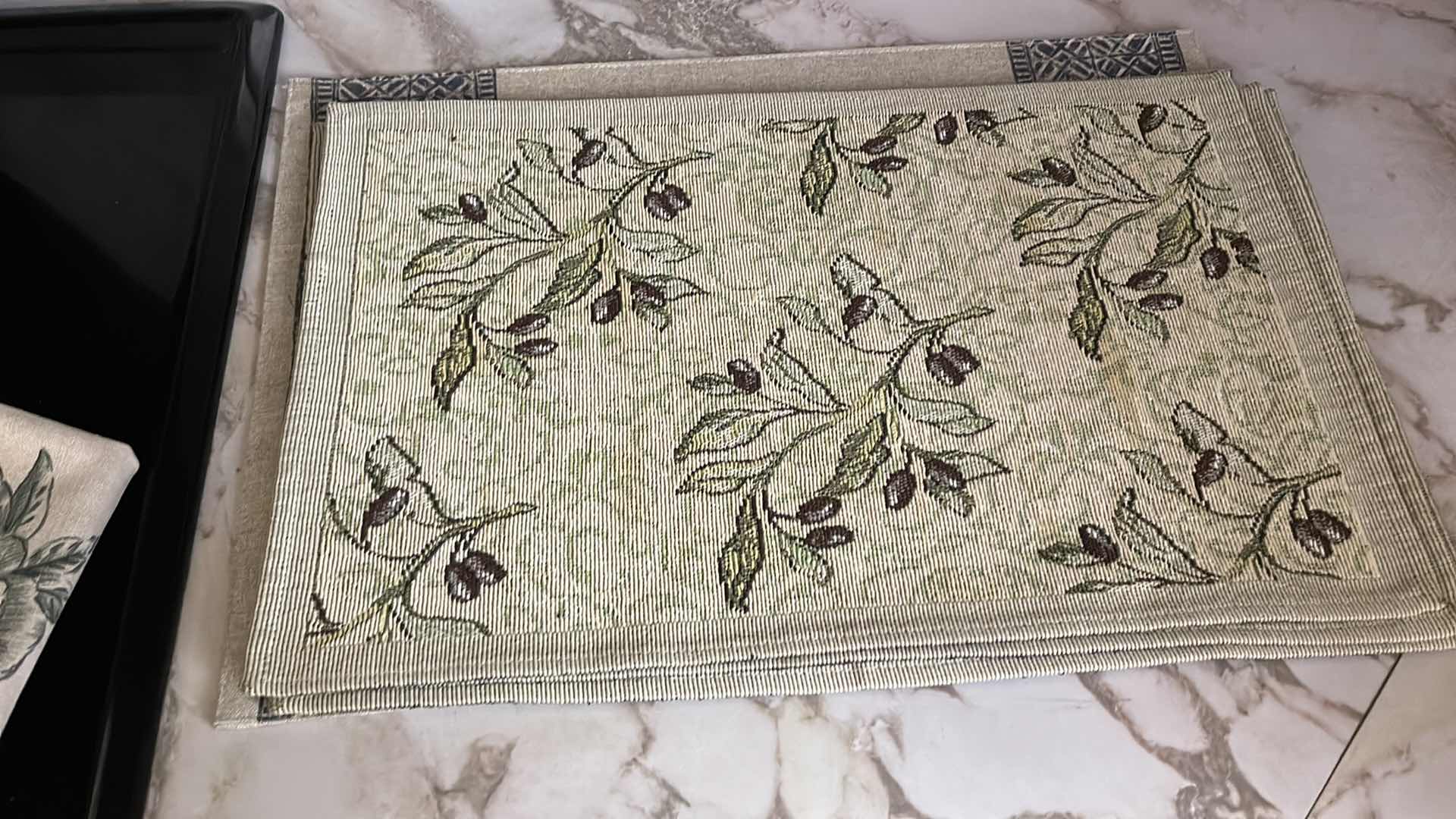 Photo 3 of CLOTH PLACEMATS