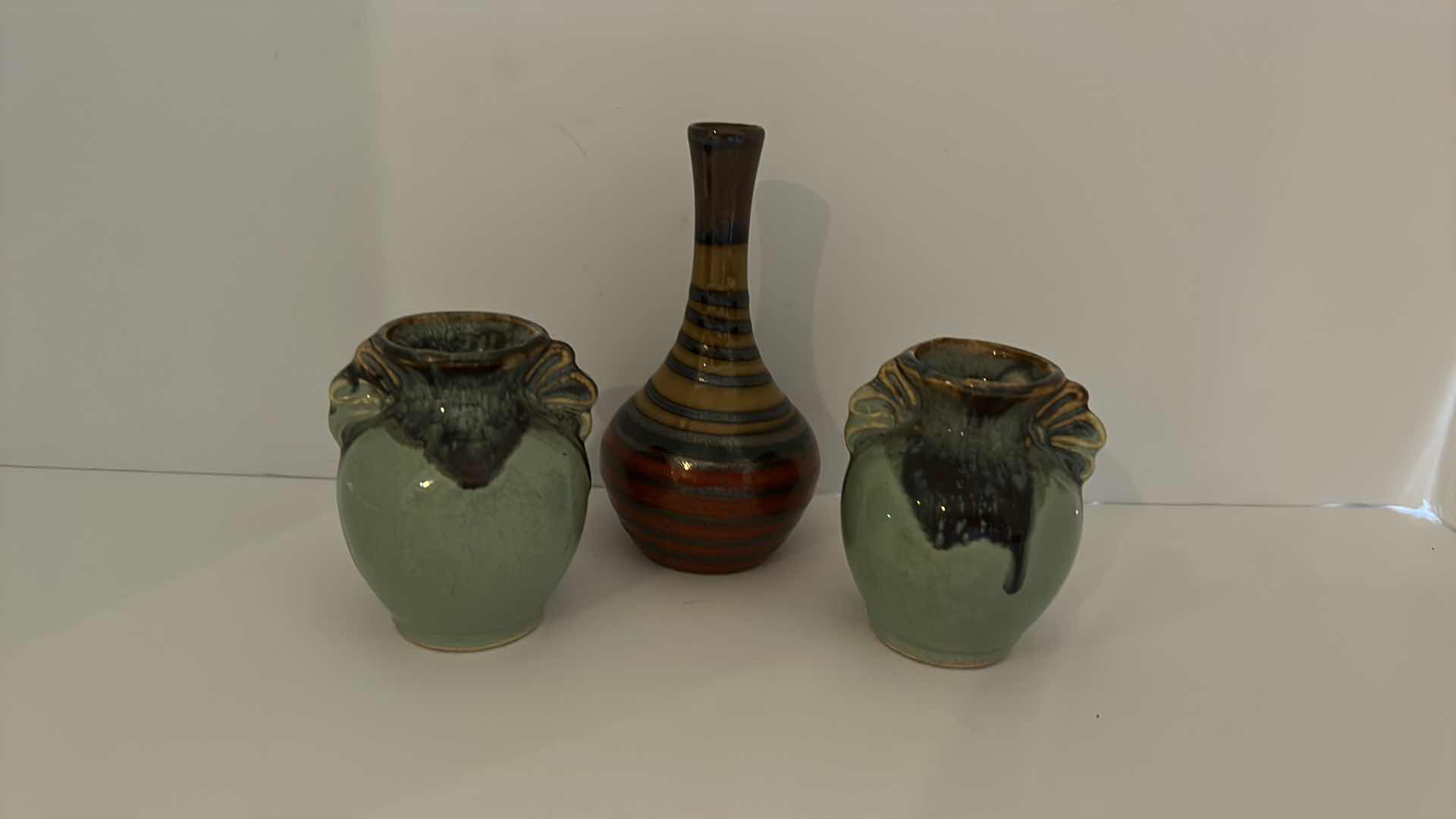 Photo 1 of VINTAGE GLAZED POTTERY MINI VASES TALLEST HAND PAINTED H 5”