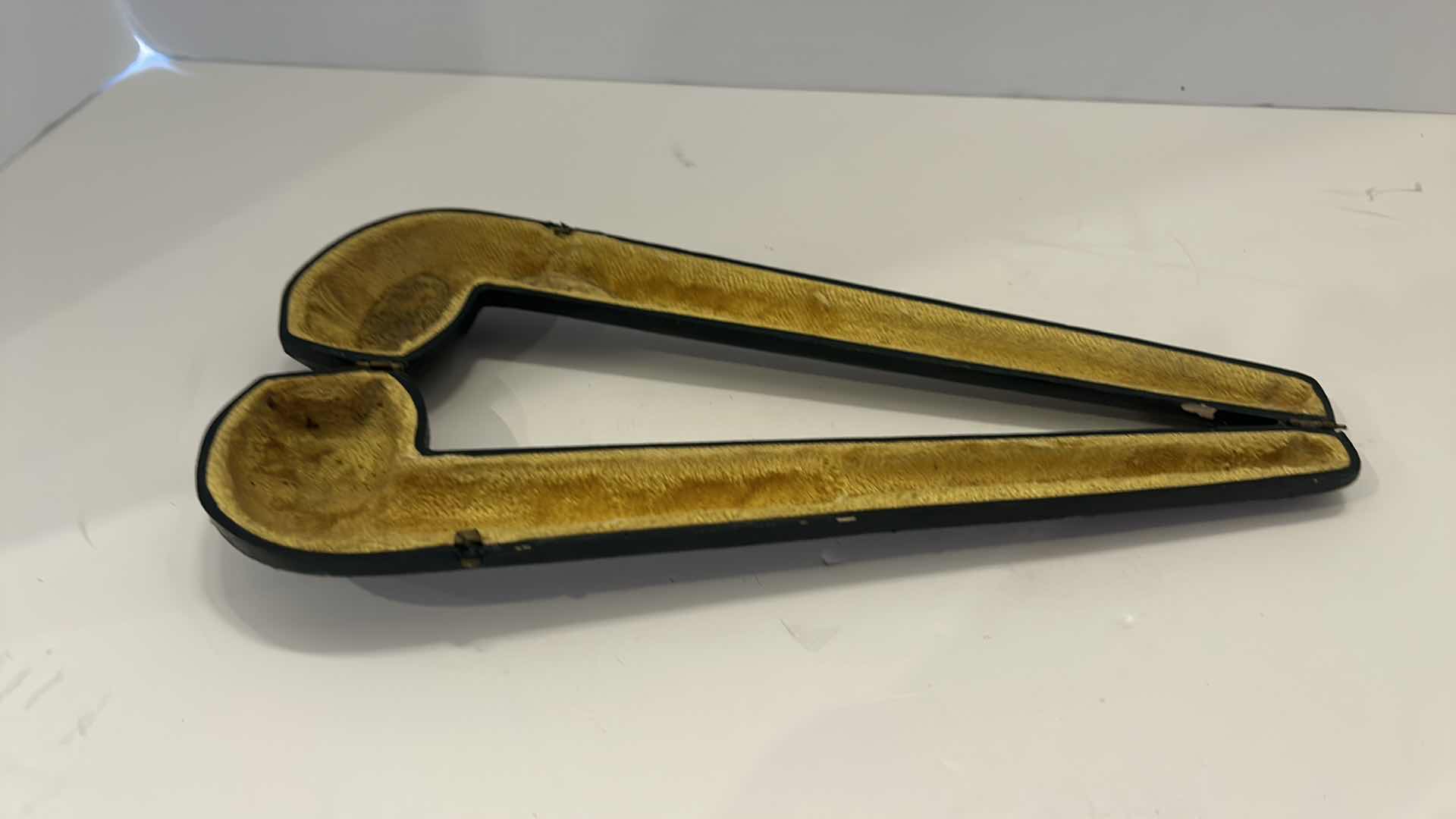 Photo 1 of VINTAGE FRENCH TOBACCO PIPE W/ CASE
(AMBER AND BURL PIPE WITH GOLD)