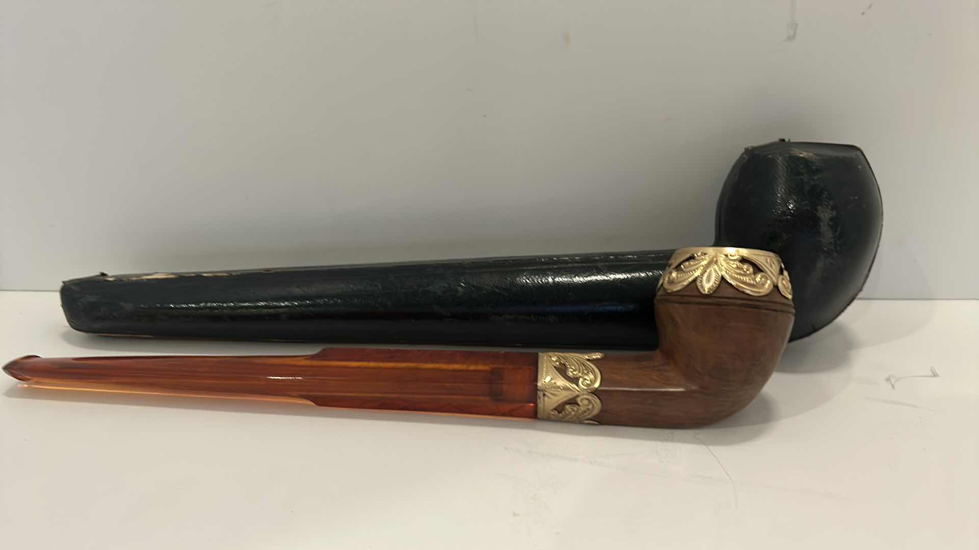 Photo 1 of VINTAGE FRENCH TOBACCO PIPE W/ CASE
(AMBER AND BURL PIPE WITH GOLD)
