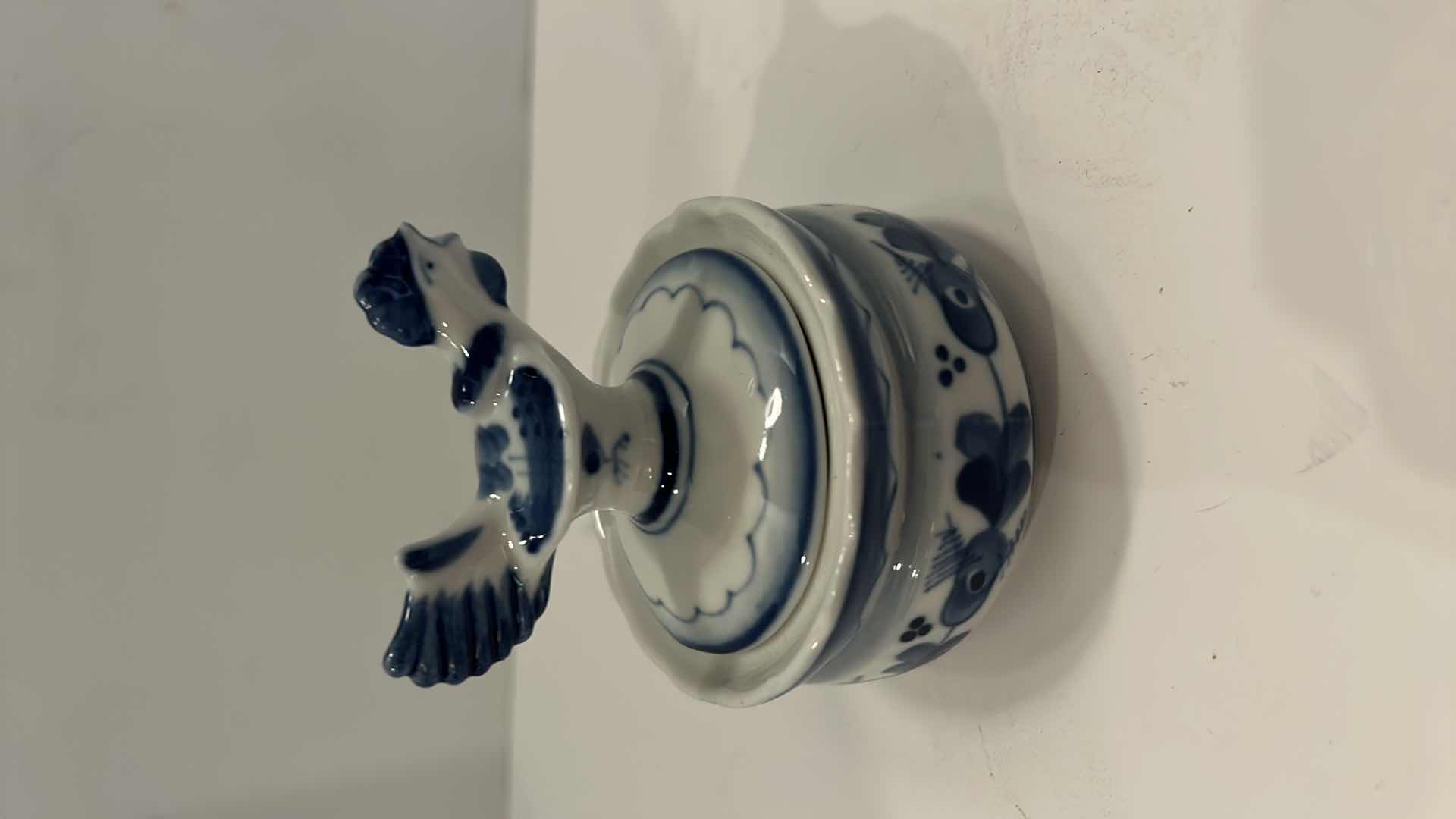 Photo 1 of VINTAGE GZHEL RUSSIAN BLUE AND WHITE PORCELAIN TRINKET BOX