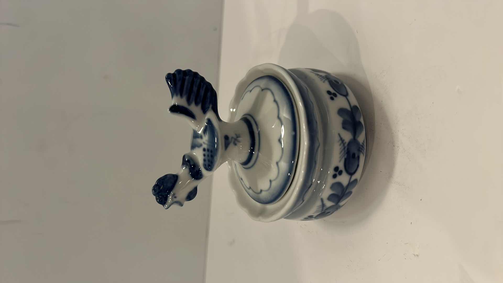 Photo 1 of VINTAGE GZHEL RUSSIAN BLUE AND WHITE PORCELAIN TRINKET BOX