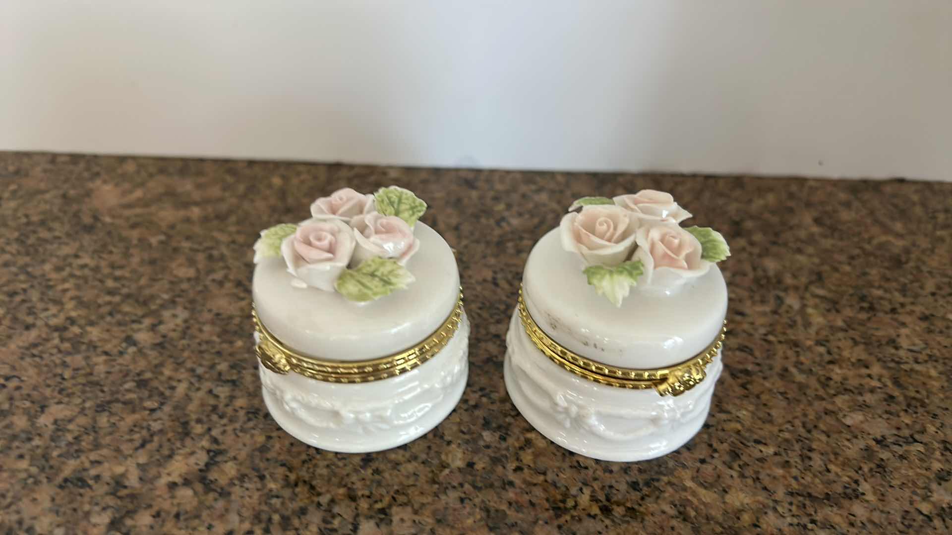 Photo 1 of HOME DECOR ASSORTMENT