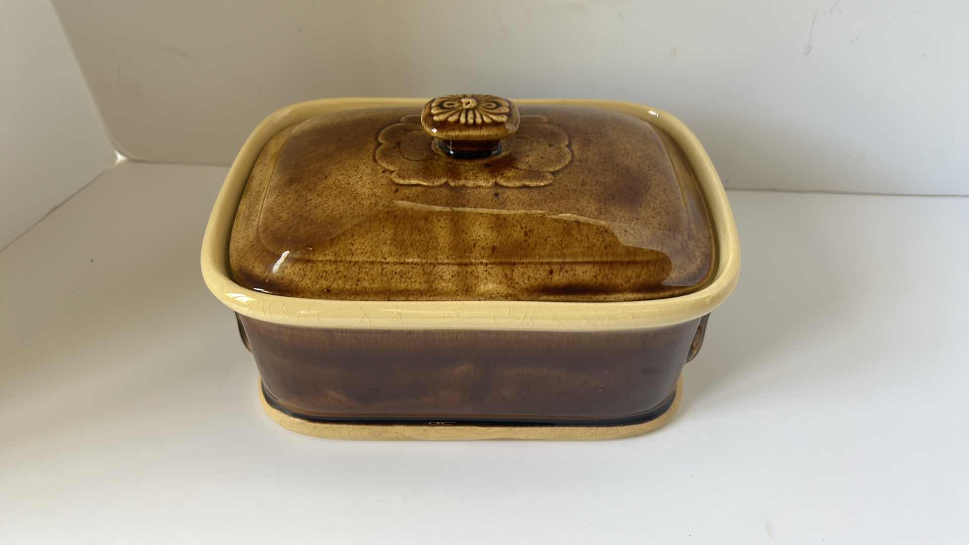 Photo 1 of VINTAGE LIDDED GLAZED POTTERY BY G. GREEN ENGLAND 9” x 6”