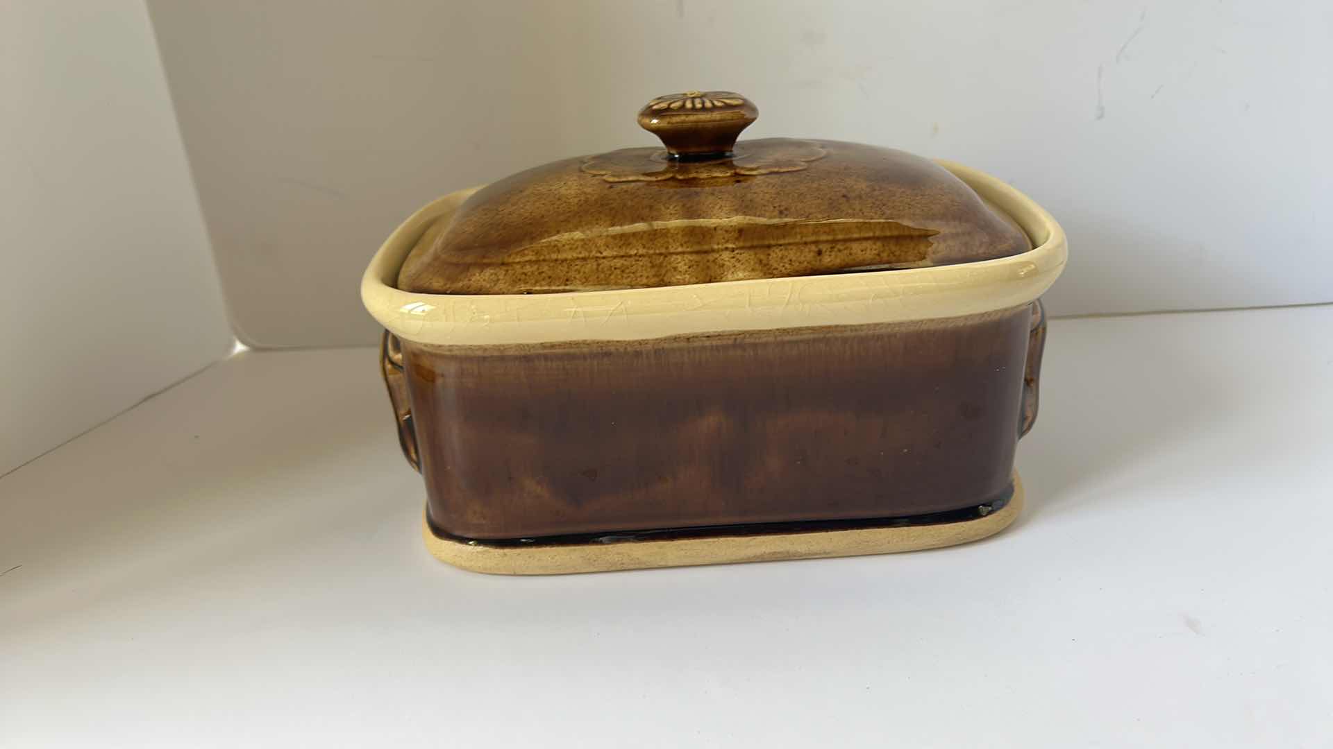 Photo 1 of VINTAGE LIDDED GLAZED POTTERY BY G. GREEN ENGLAND 9” x 6”