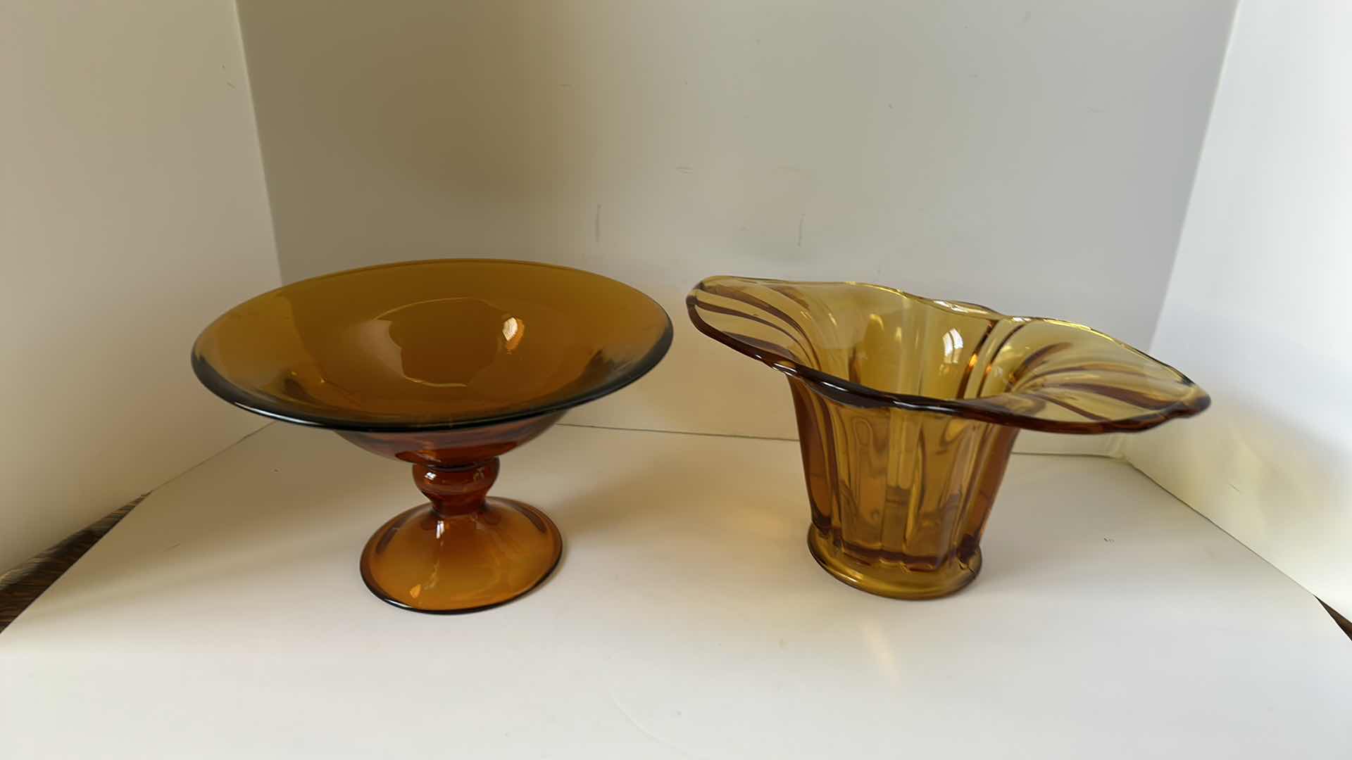 Photo 1 of 2 AMBER GLASS BOWLS H6”