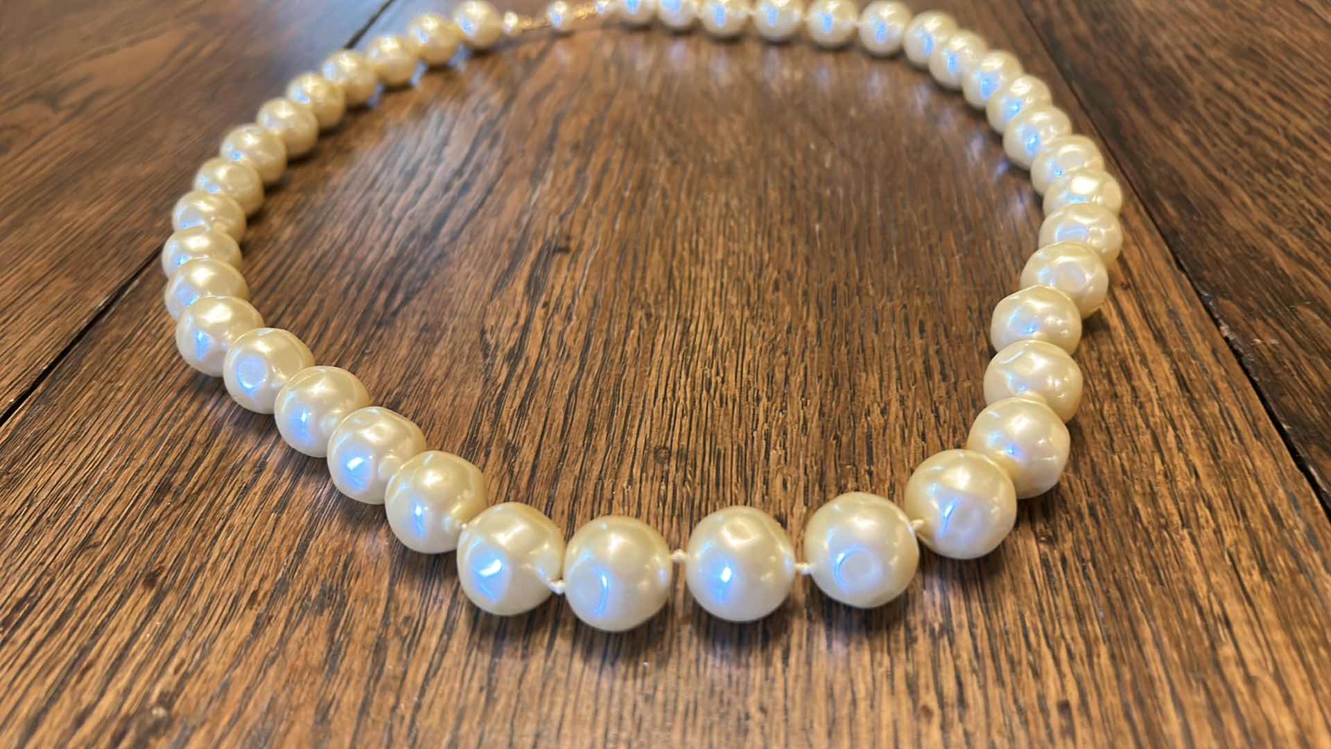 Photo 1 of COSTUME JEWELRY PEARL NECKLACE