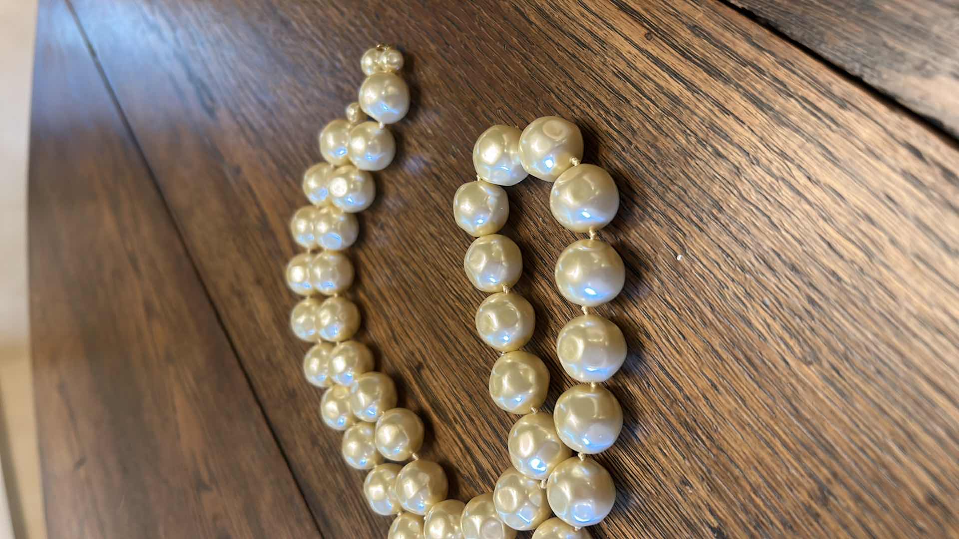 Photo 1 of COSTUME JEWELRY PEARL NECKLACE