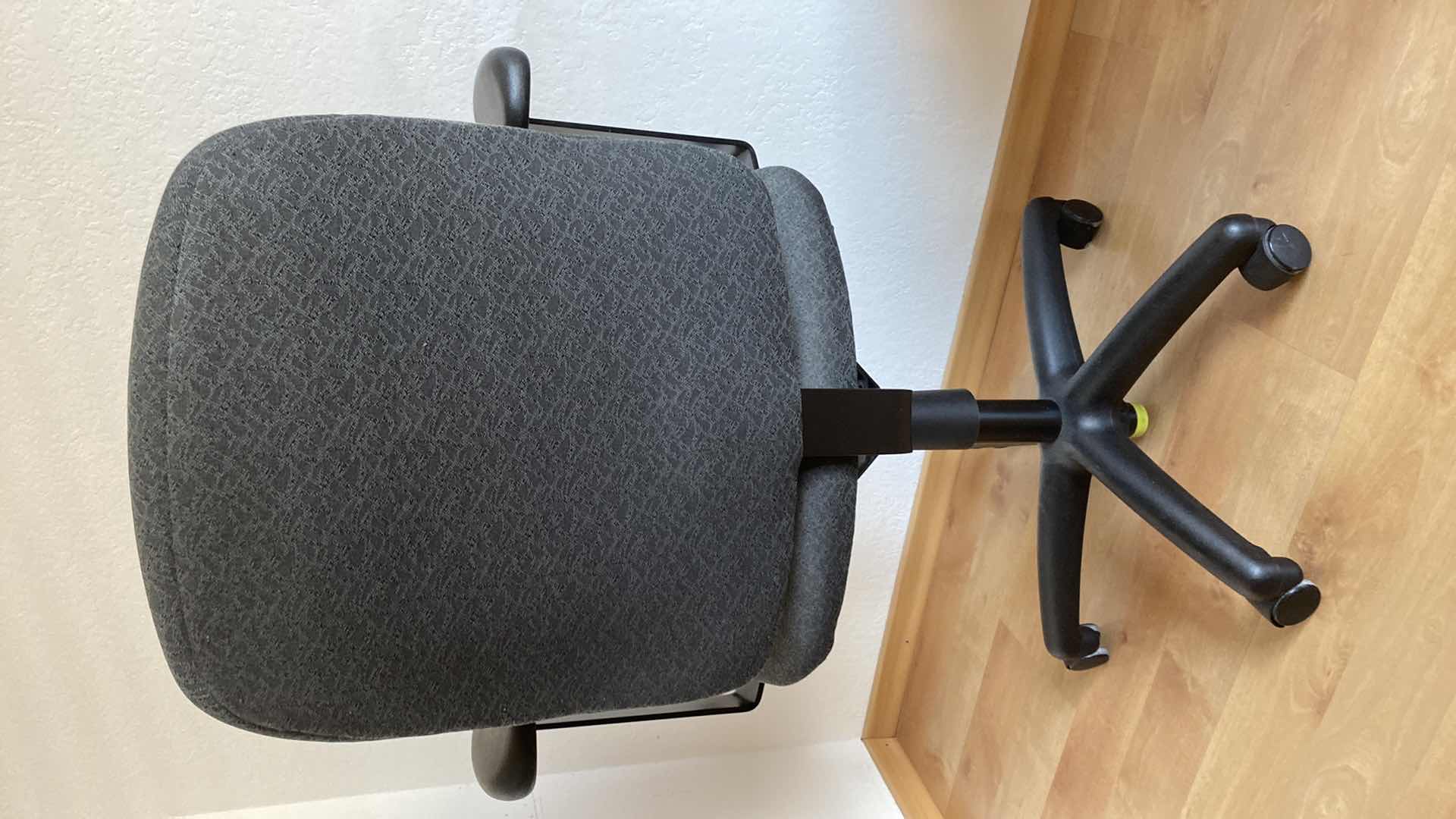Photo 1 of FABRIC OFFICE DESK CHAIR WITH WHEELS