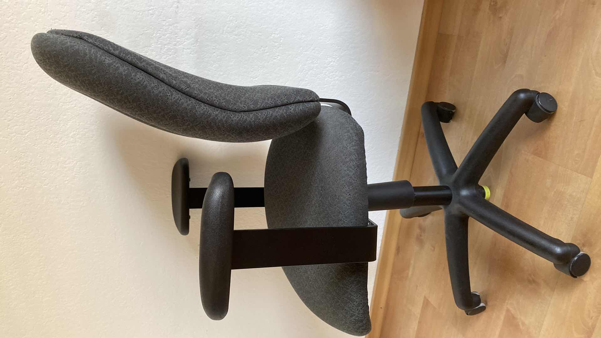 Photo 1 of FABRIC OFFICE DESK CHAIR WITH WHEELS