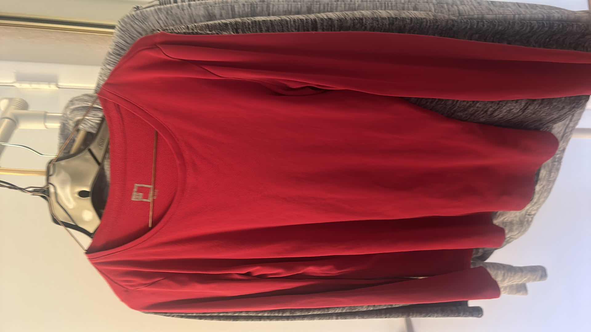 Photo 1 of 10 PIECES WOMENS CLOTHING MOSTLY MED