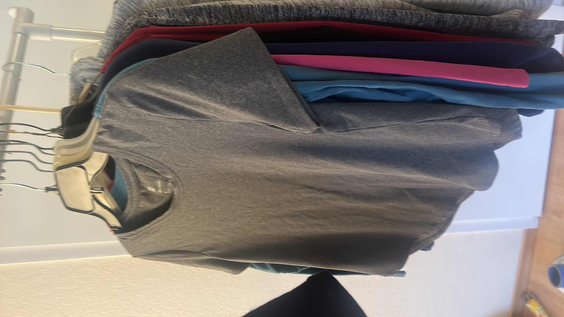 Photo 3 of 10 PIECES WOMENS CLOTHING MOSTLY MED