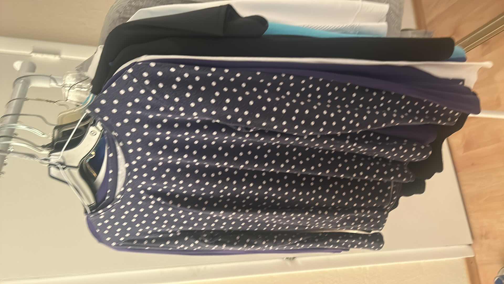 Photo 1 of 15 PIECES WOMENSWEAR MOSTLY SIZE MED