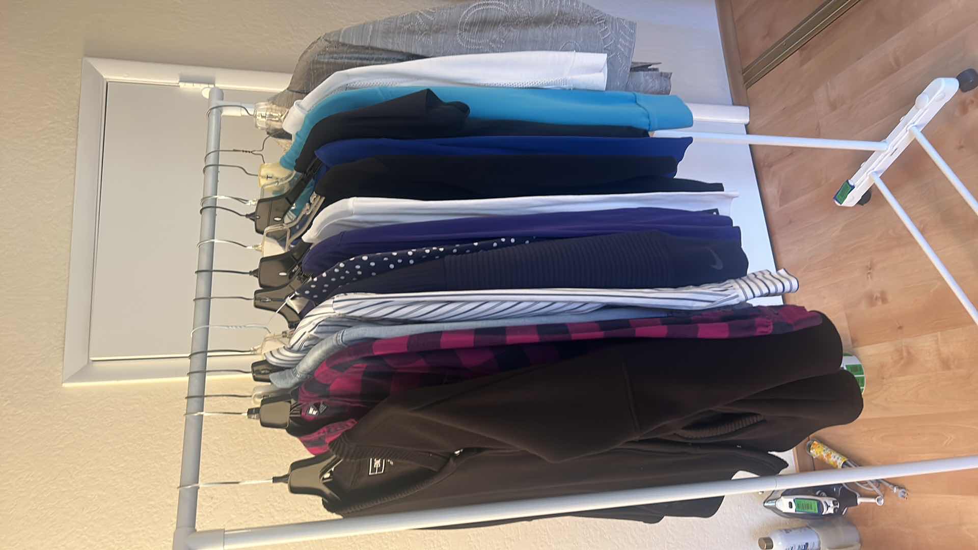 Photo 1 of 15 PIECES WOMENSWEAR MOSTLY SIZE MED