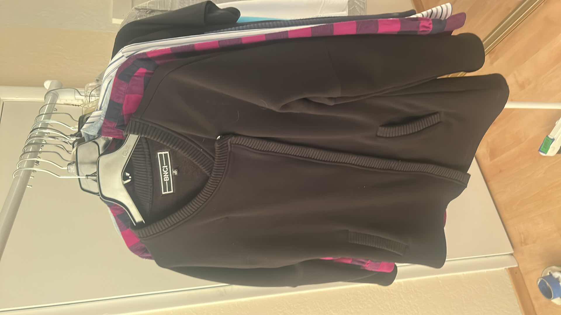 Photo 1 of 15 PIECES WOMENSWEAR MOSTLY SIZE MED