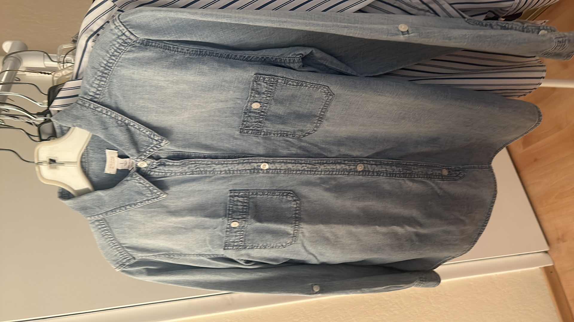 Photo 1 of 15 PIECES WOMENSWEAR MOSTLY SIZE MED