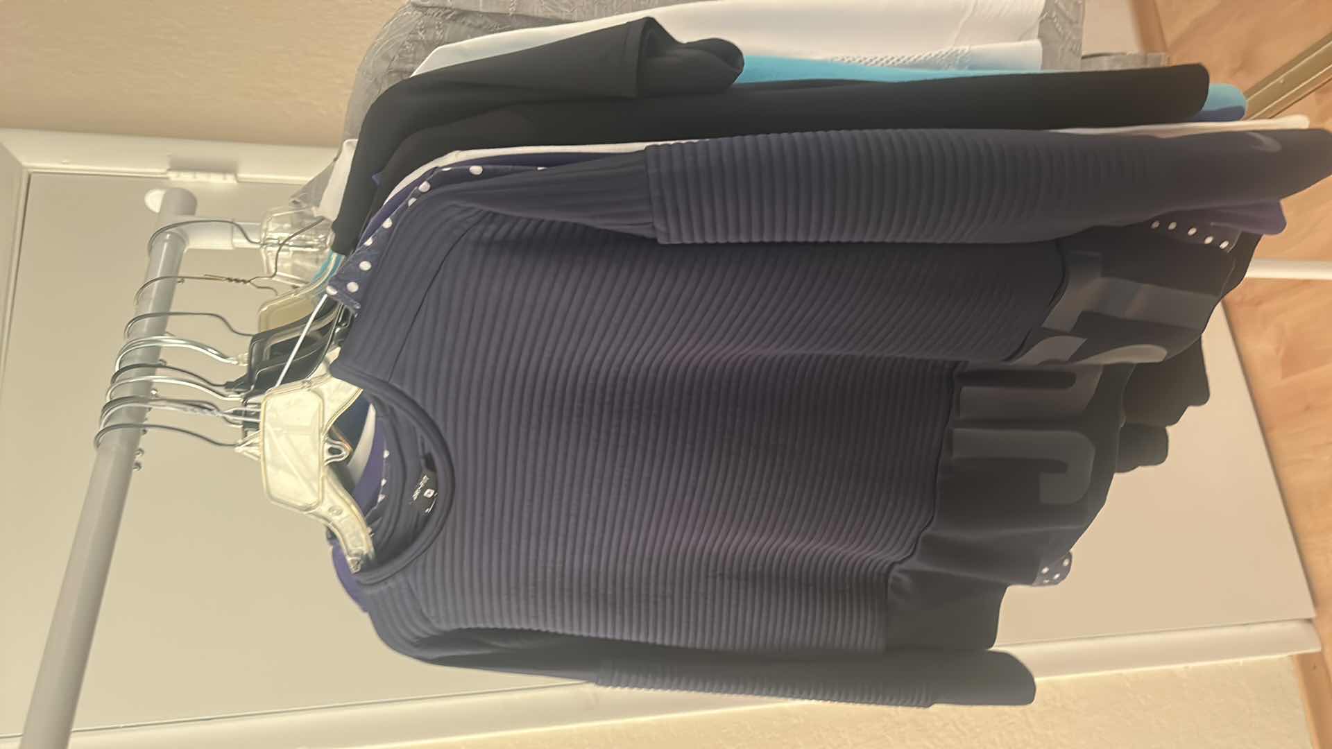 Photo 1 of 15 PIECES WOMENSWEAR MOSTLY SIZE MED