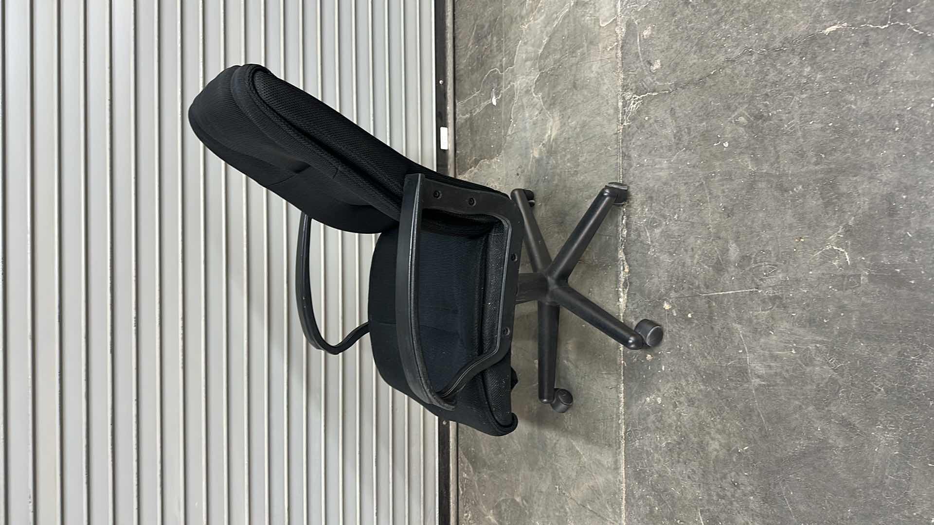 Photo 1 of EXECUTIVE ADJUSTABLE CLOTH OFFICE CHAIR