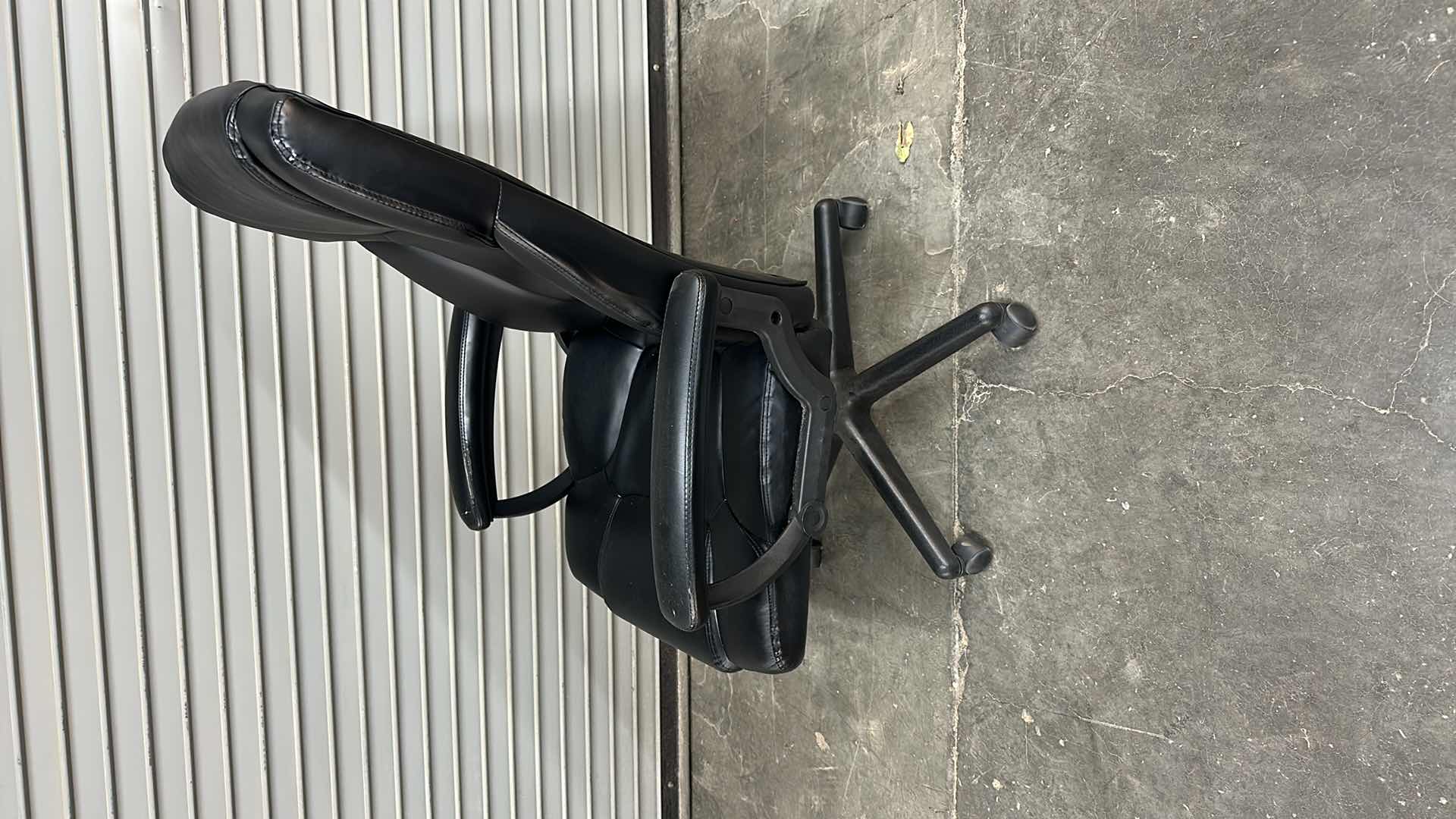 Photo 1 of EXECUTIVE HIGH BACK BONDED LEATHER ADJUSTABLE OFFICE CHAIR