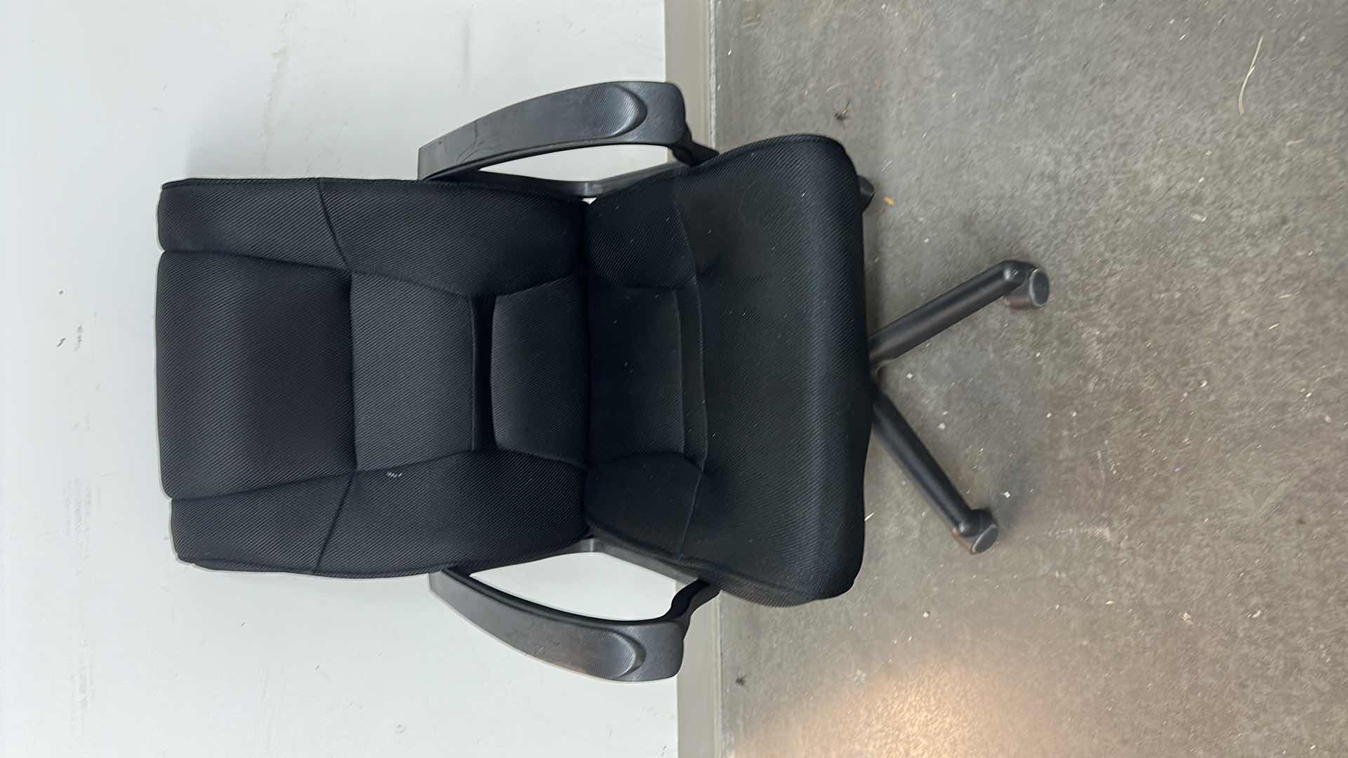 Photo 4 of EXECUTIVE HIGH BACK  ADJUSTABLE CLOTH OFFICE CHAIR