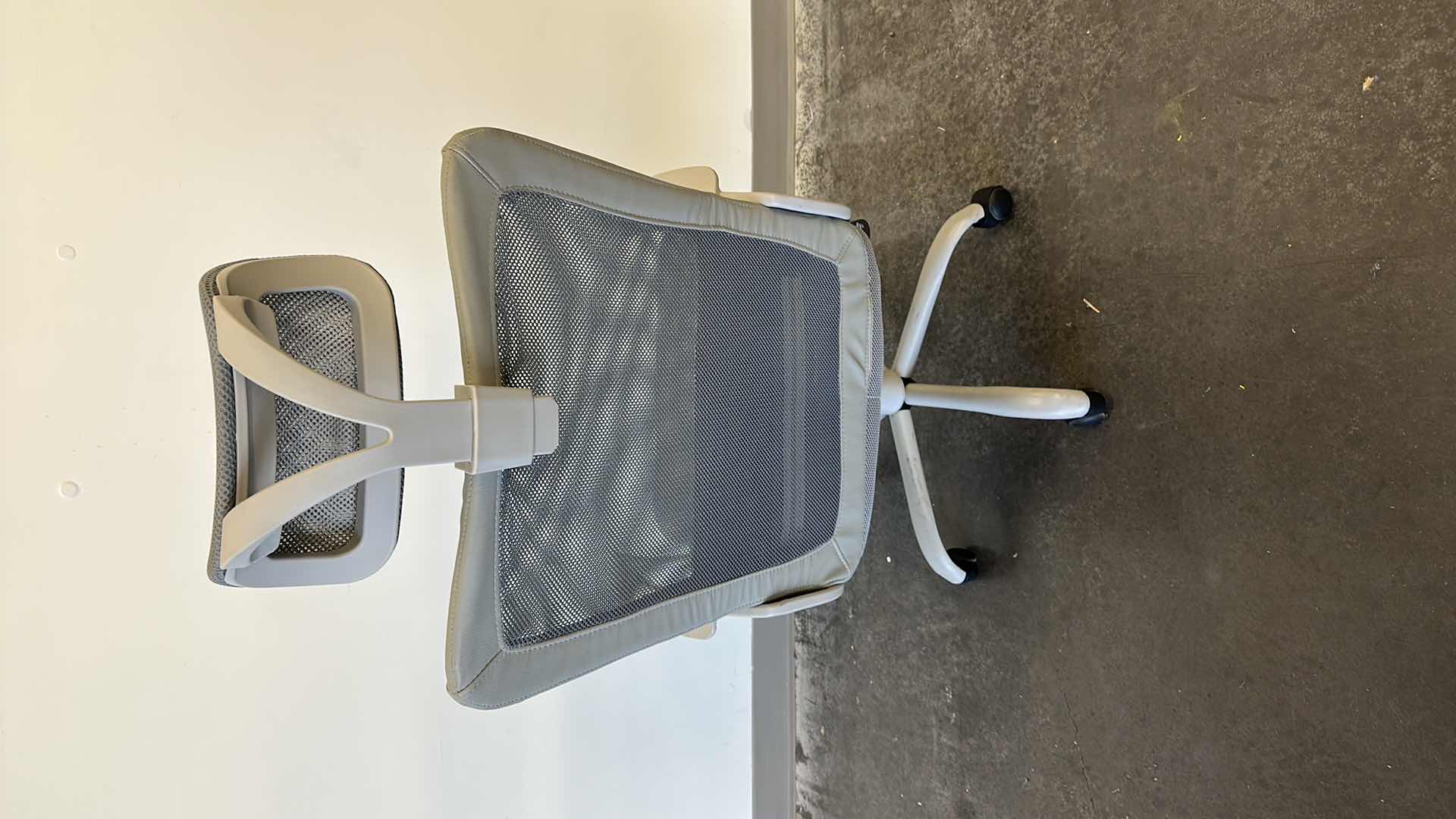 Photo 1 of EXECUTIVE HIGH BACK ADJUSTABLE OFFICE CHAIR WITH LEATHER TRIM