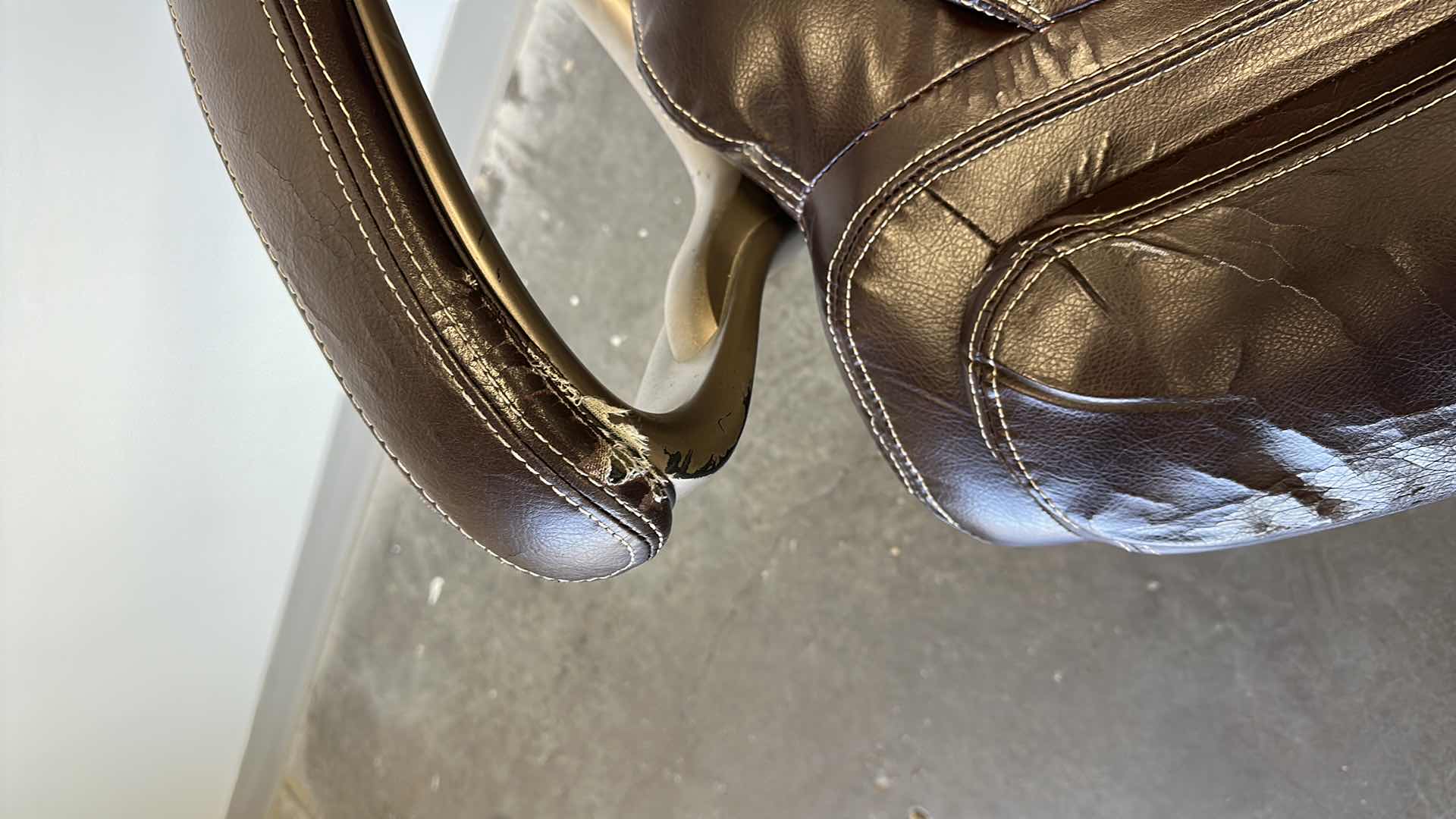 Photo 1 of EXECUTIVE HIGH BACK BONDED LEATHER ADJUSTABLE OFFICE CHAIR