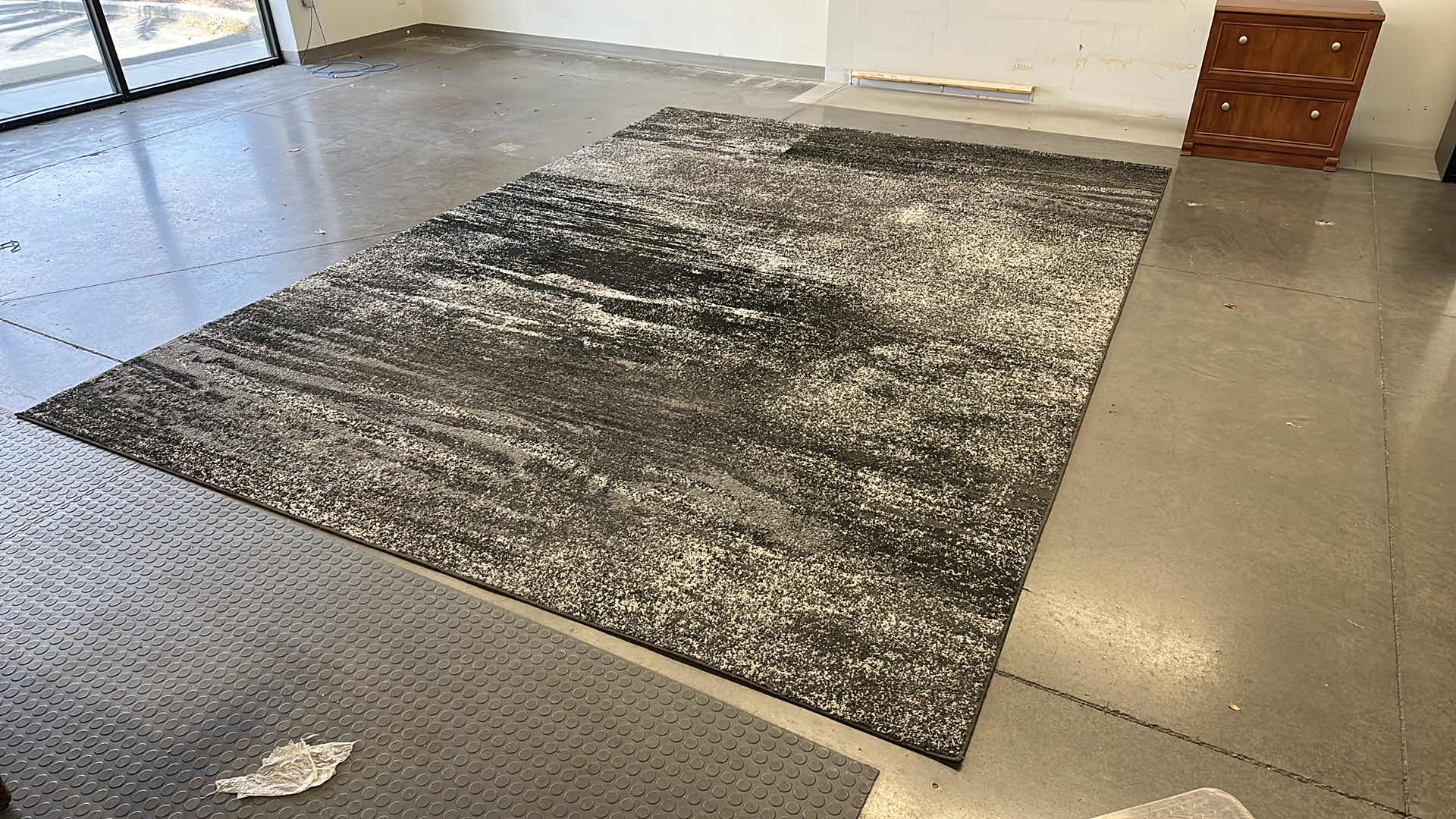 Photo 3 of LARGE BLACK, GRAY AND WHITE TONED RUG 10’ X 14’