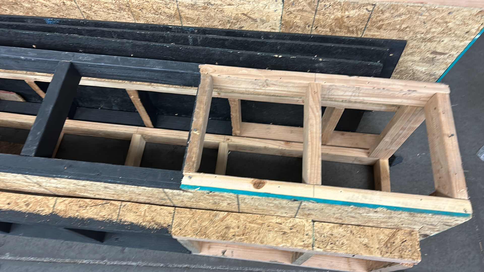 Photo 4 of PALLETTE ASSORTMENT