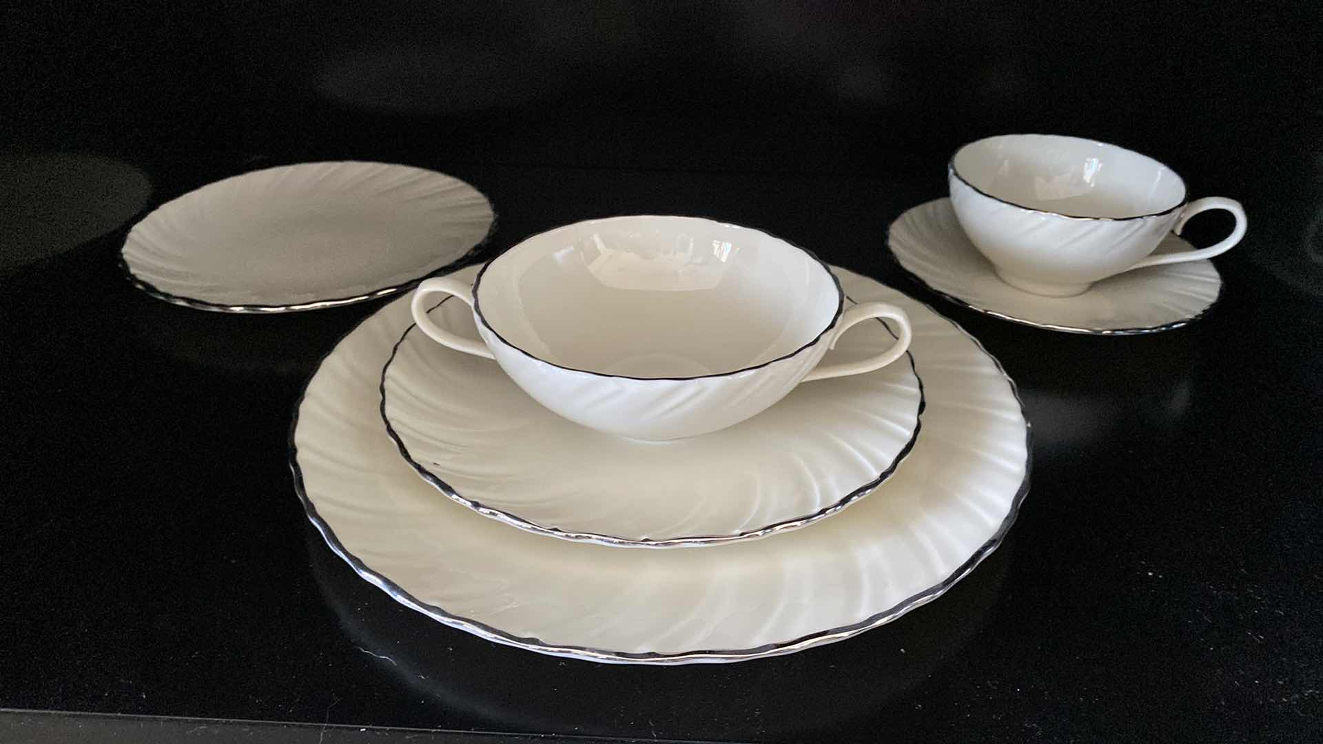 Photo 1 of 55 PIECES LENOX WEATHERLY CHINA MADE IN USA