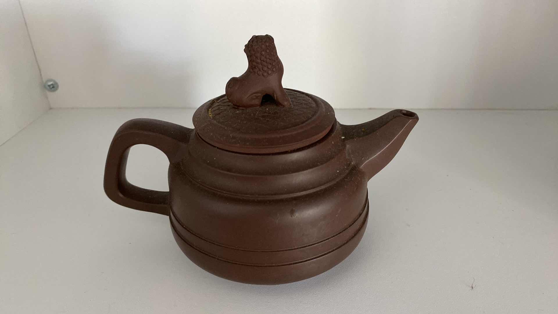 Photo 1 of VINTAGE CHINESE CLAY  COLLECTIBLE TEA POT FOO DOG 6“ x 4.75“