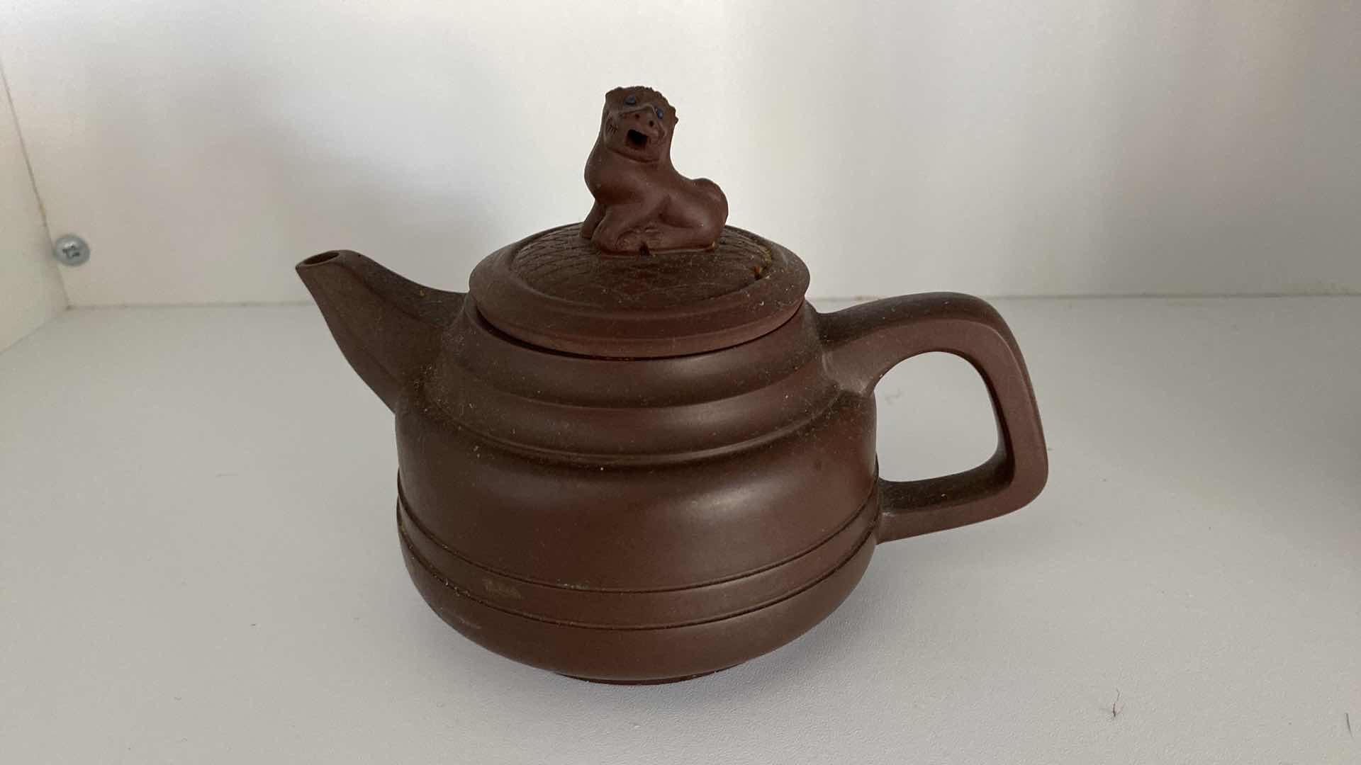 Photo 1 of VINTAGE CHINESE CLAY  COLLECTIBLE TEA POT FOO DOG 6“ x 4.75“