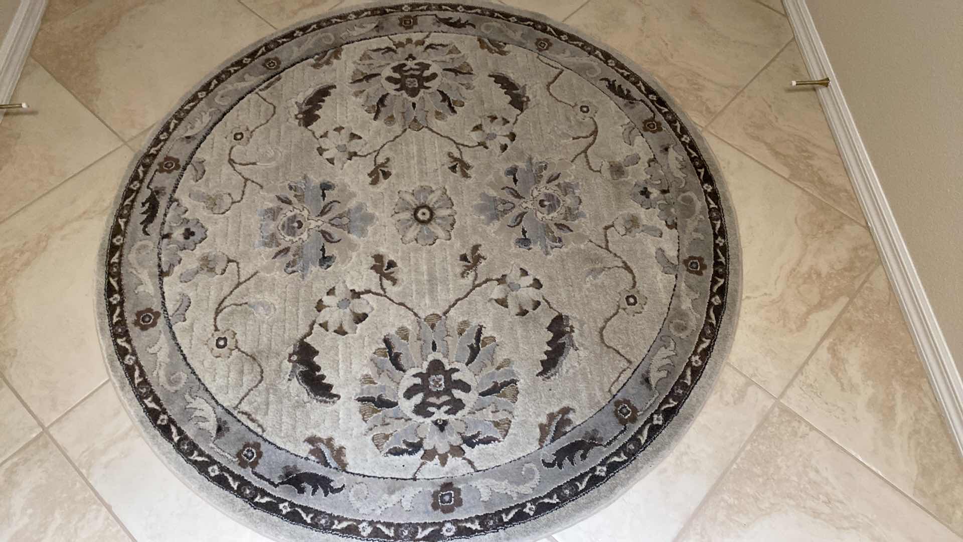 Photo 2 of AT HOME PROVIDENCE COLLECTION ROUND RUG 5’ $99