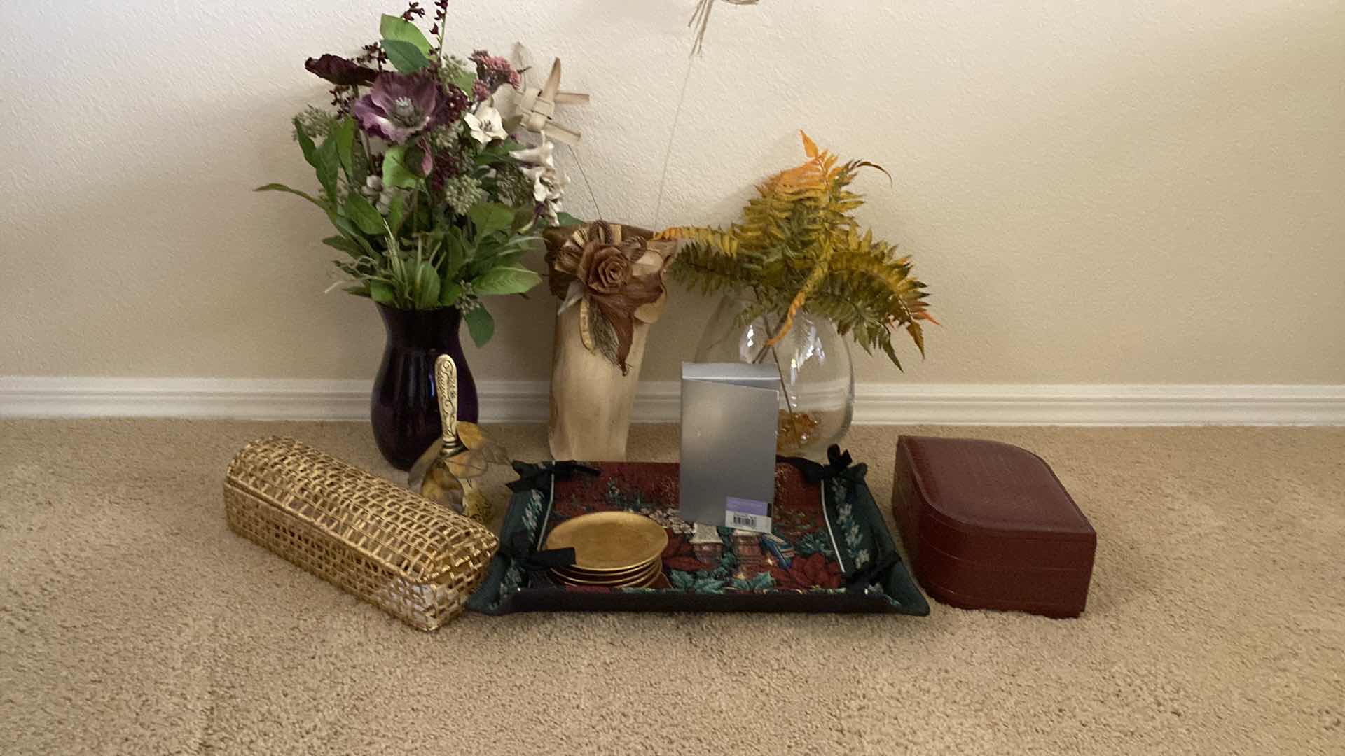 Photo 1 of HOME DECOR ASSORTMENT